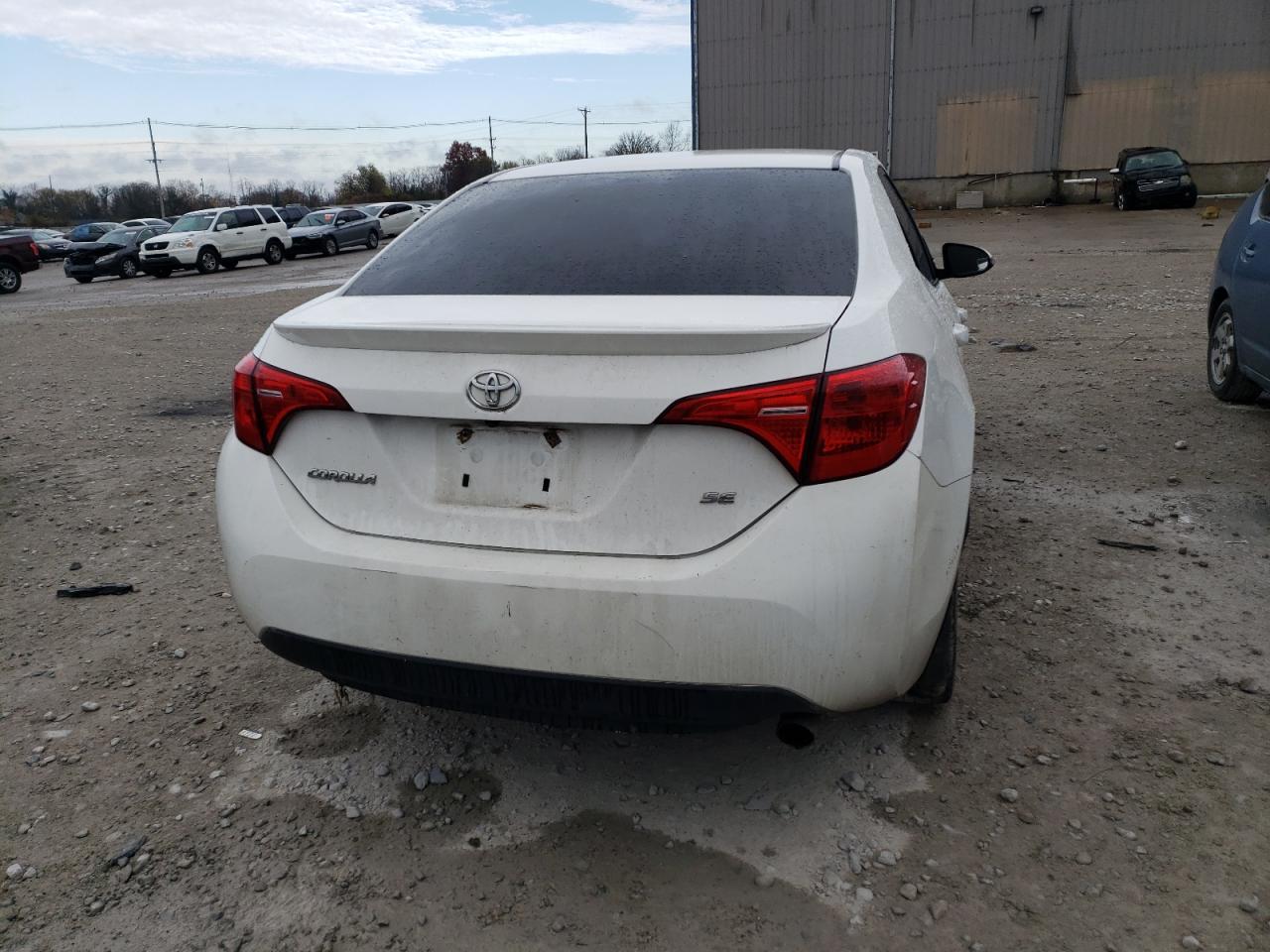 Photo 5 VIN: 2T1BURHE5JC057397 - TOYOTA COROLLA 