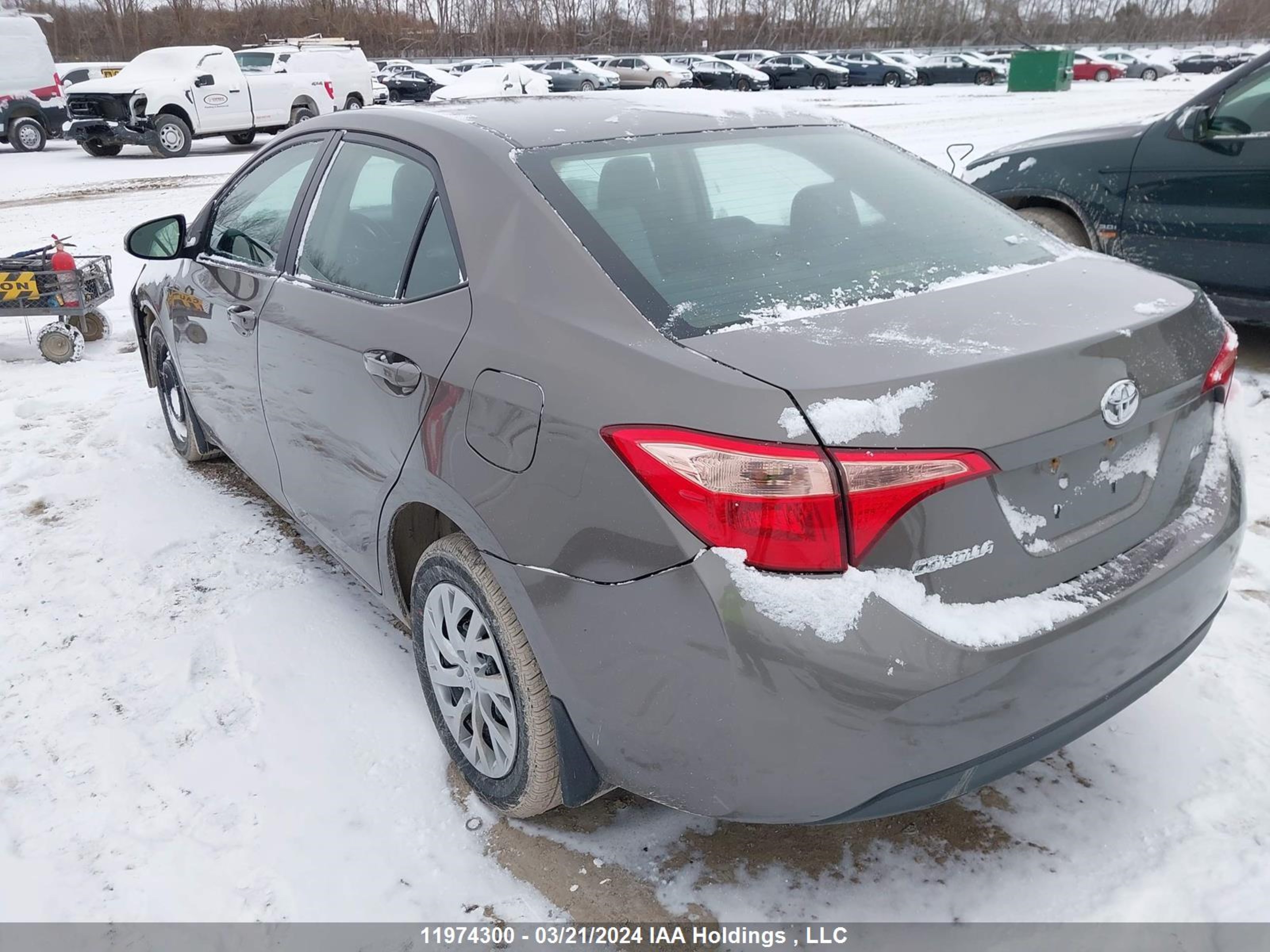 Photo 2 VIN: 2T1BURHE6JC000383 - TOYOTA COROLLA 