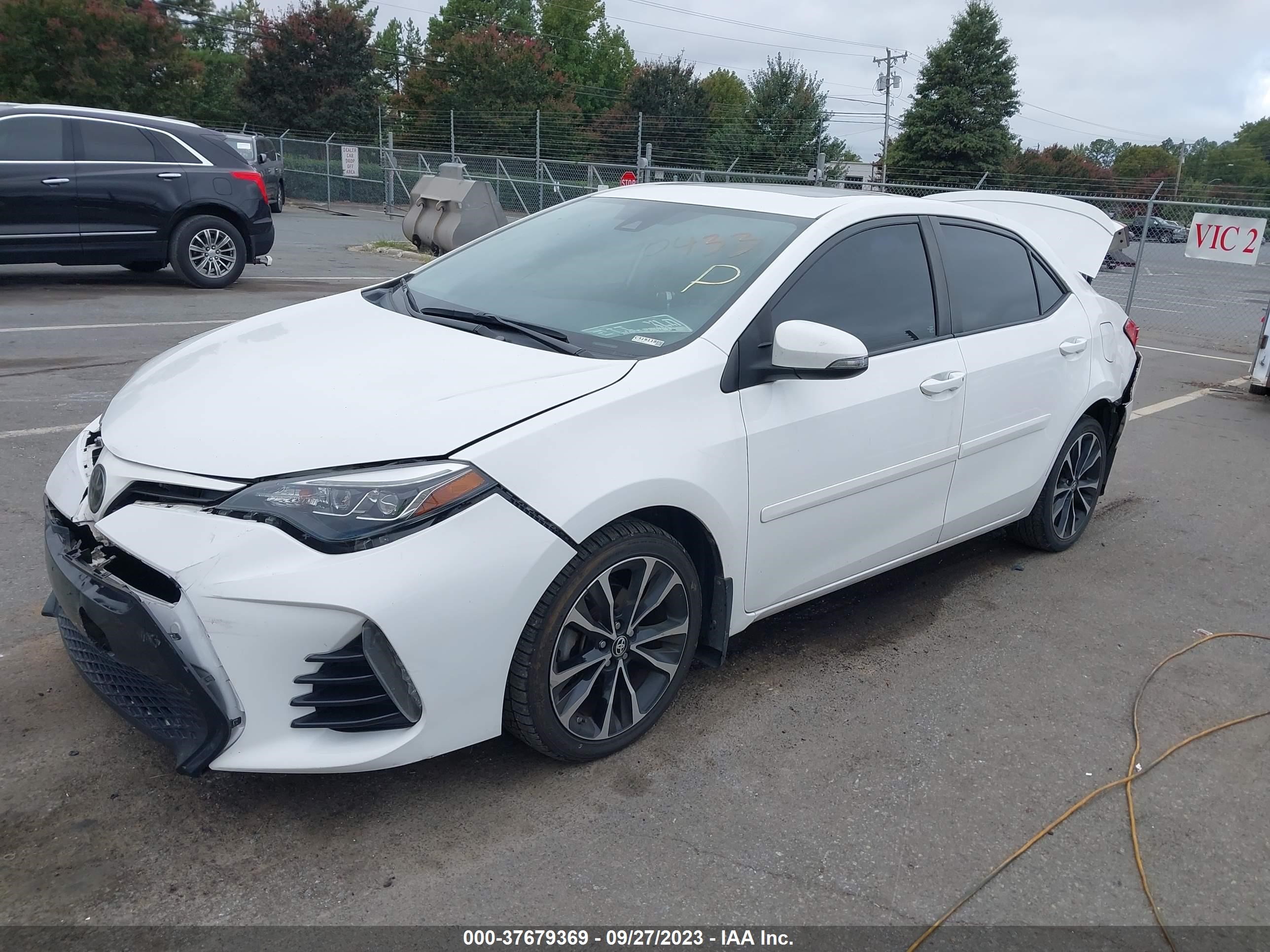 Photo 1 VIN: 2T1BURHE6JC000433 - TOYOTA COROLLA 