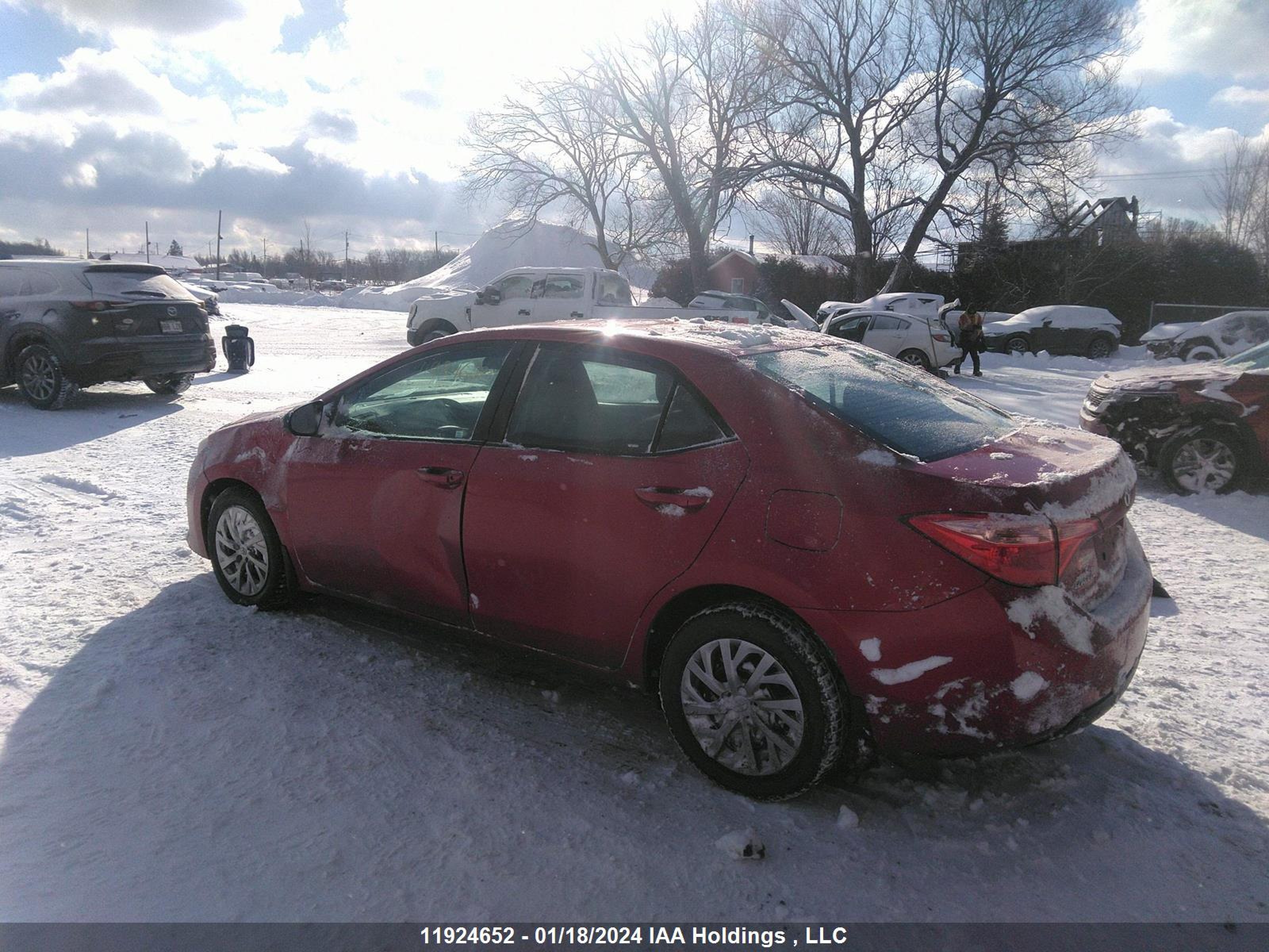 Photo 2 VIN: 2T1BURHE6JC046070 - TOYOTA COROLLA 