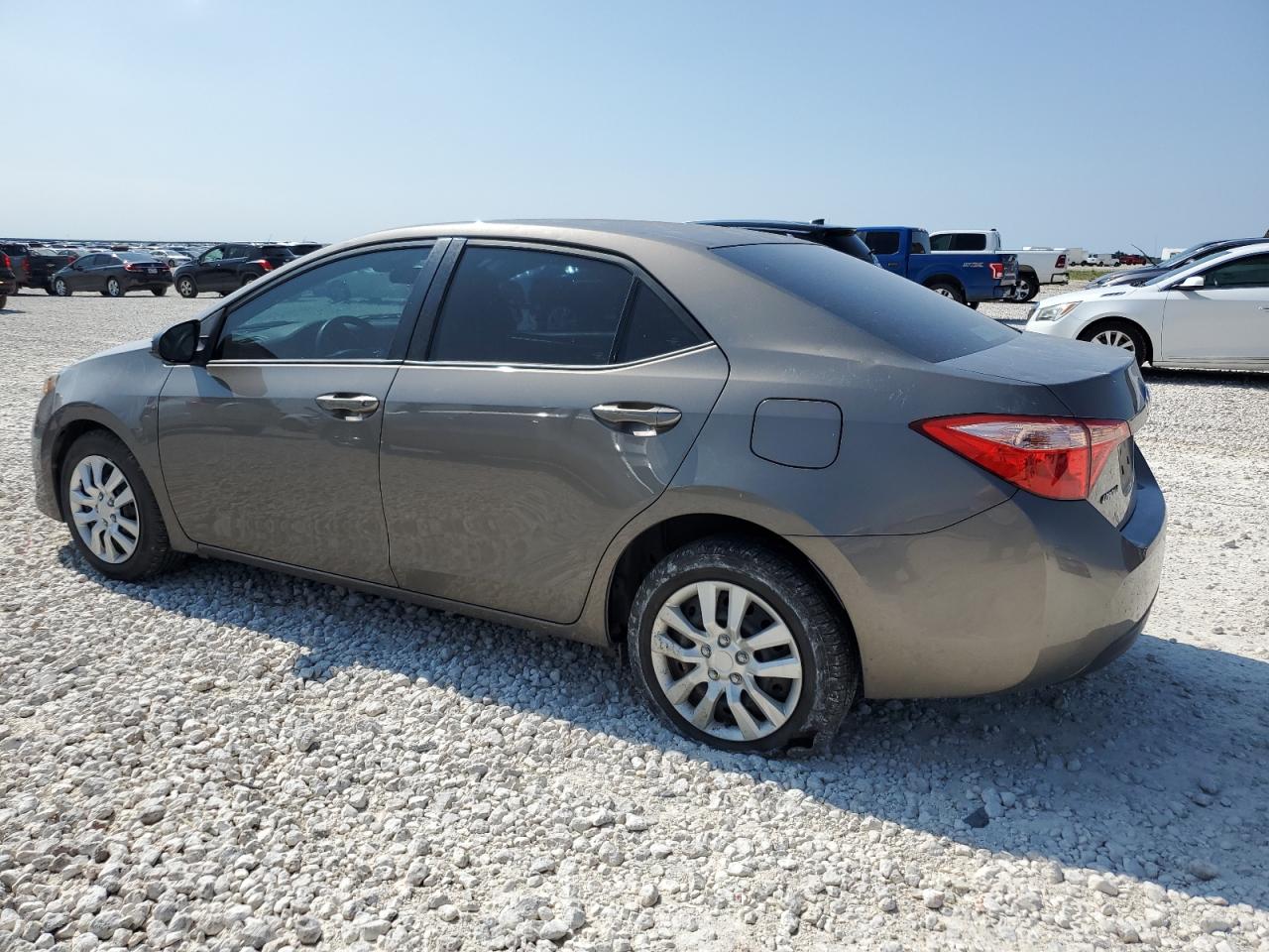 Photo 1 VIN: 2T1BURHE6JC102878 - TOYOTA COROLLA 