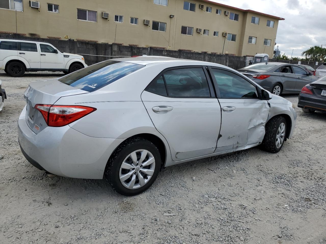 Photo 2 VIN: 2T1BURHE7GC633953 - TOYOTA COROLLA 