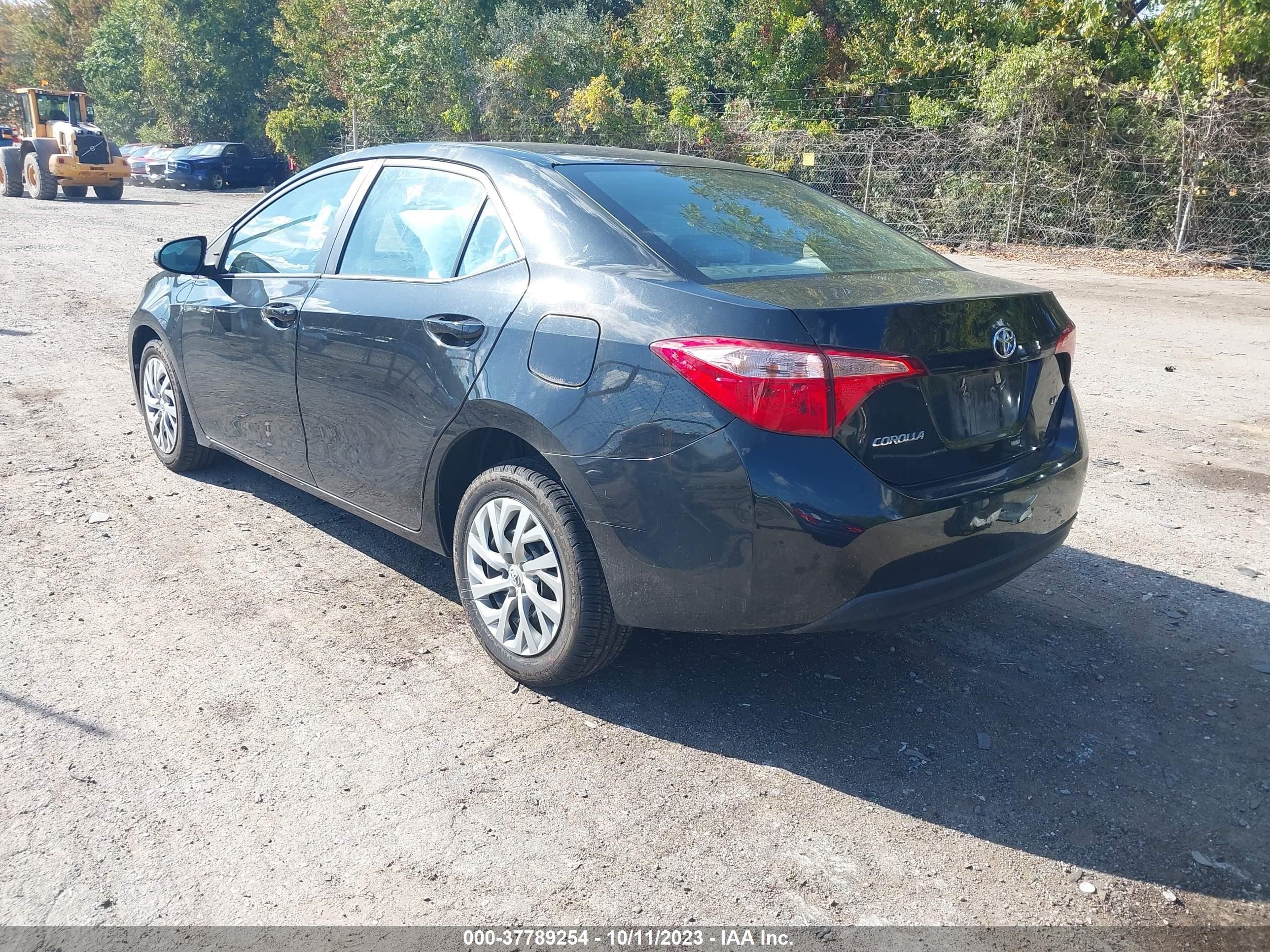 Photo 2 VIN: 2T1BURHE7HC881668 - TOYOTA COROLLA 