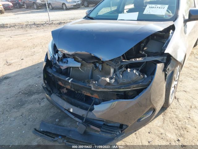 Photo 5 VIN: 2T1BURHE7JC007858 - TOYOTA COROLLA 