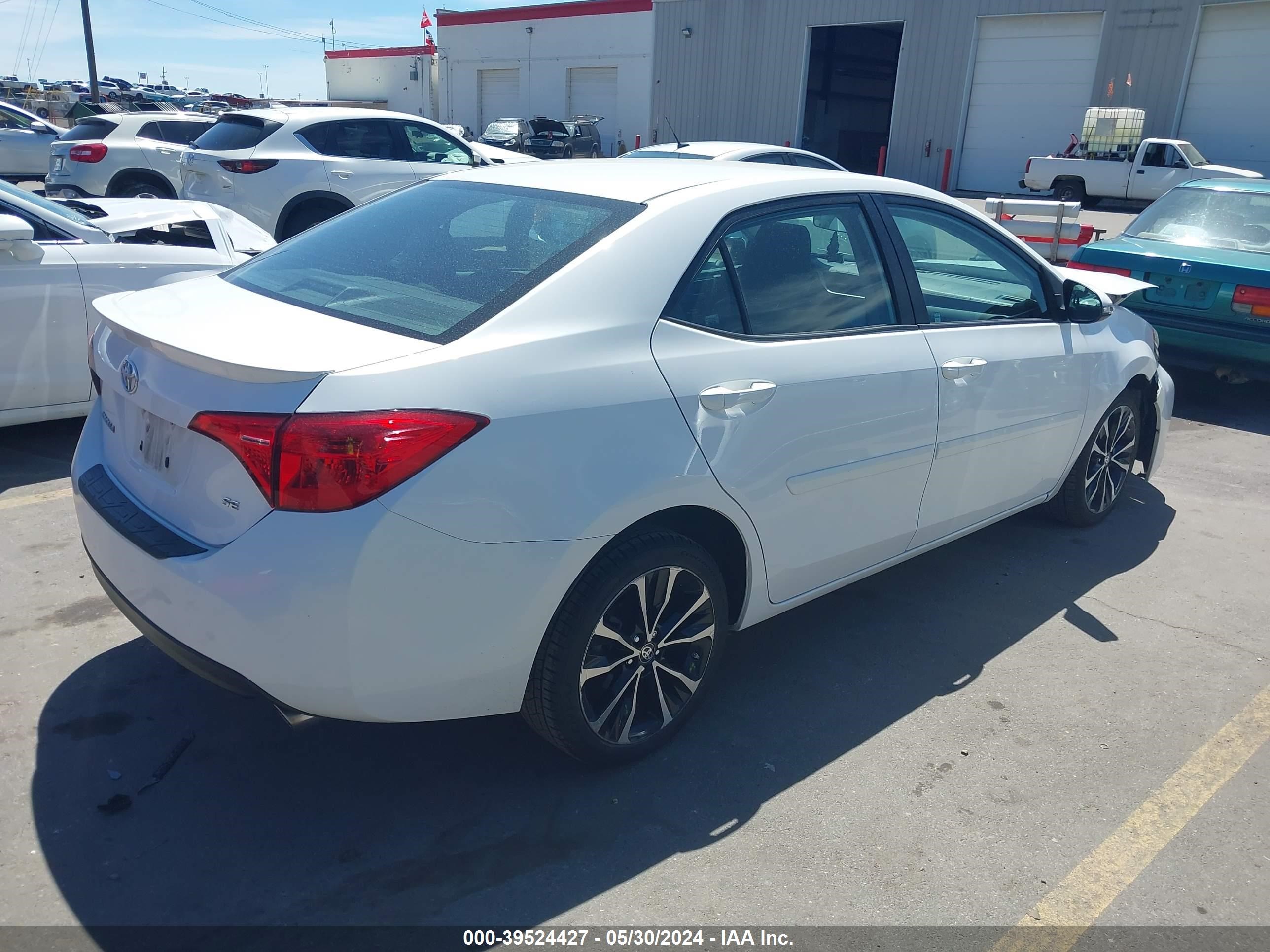 Photo 3 VIN: 2T1BURHE7JC046353 - TOYOTA COROLLA 