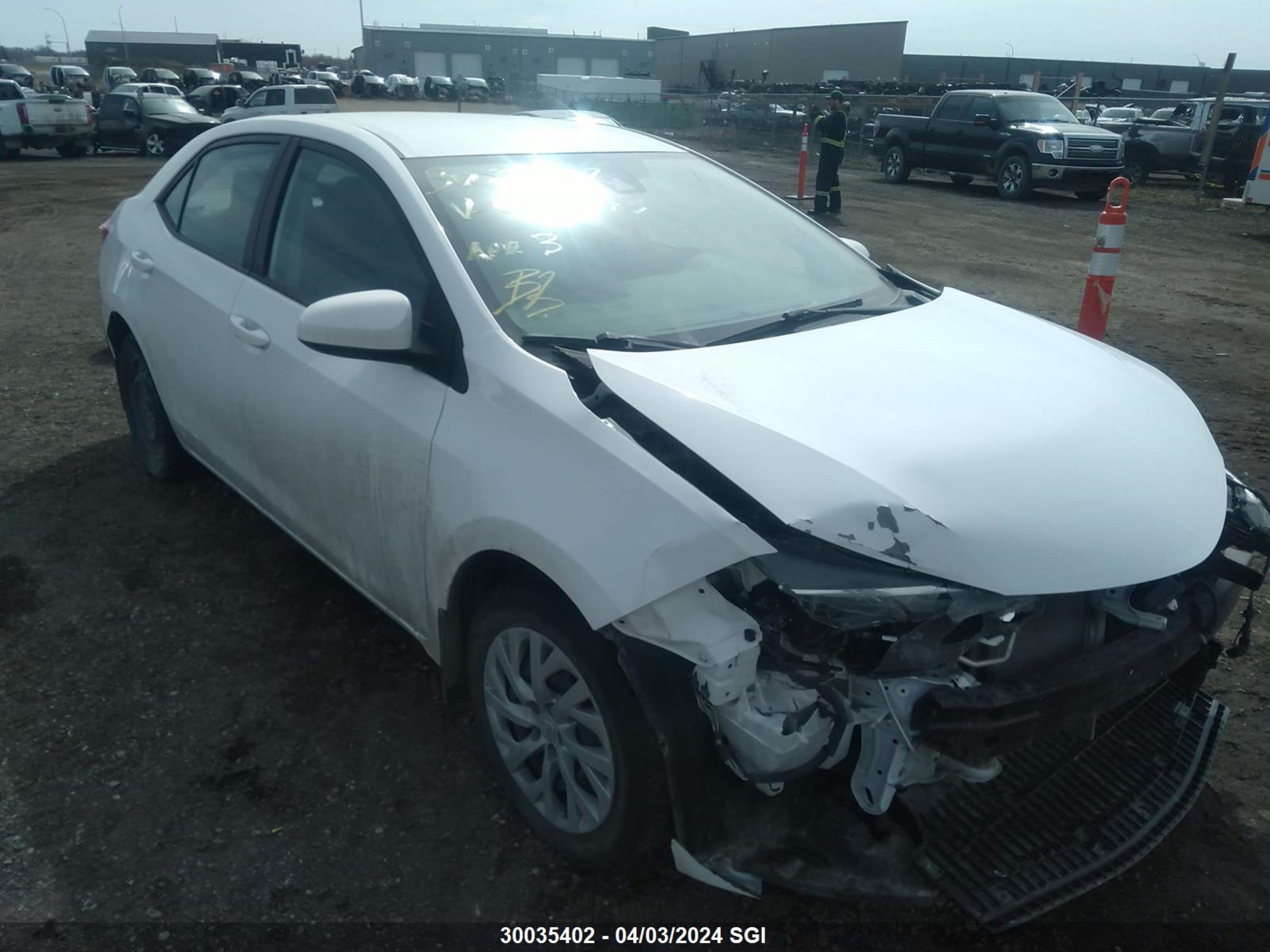 Photo 0 VIN: 2T1BURHE7JC061273 - TOYOTA COROLLA 