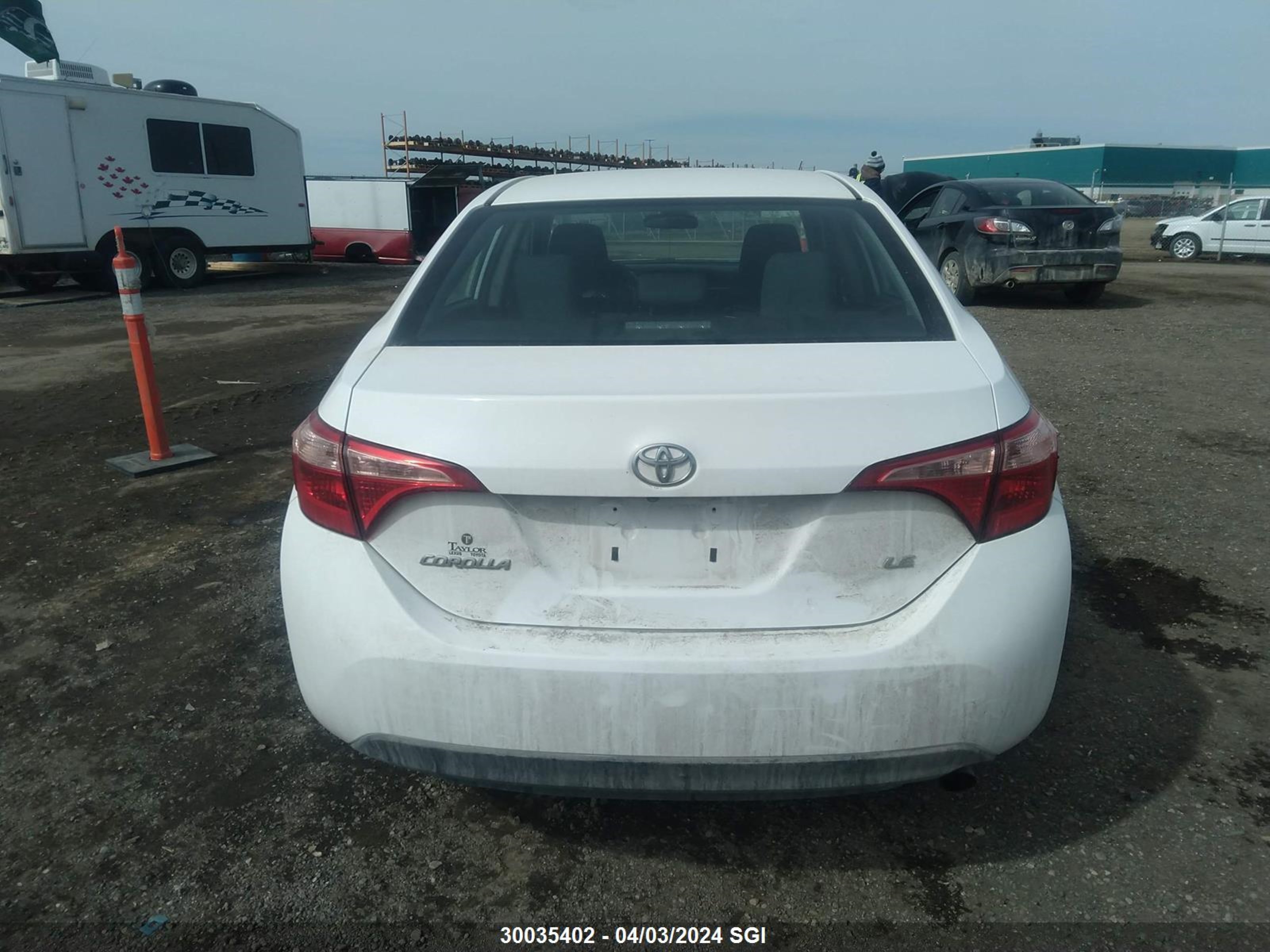 Photo 16 VIN: 2T1BURHE7JC061273 - TOYOTA COROLLA 