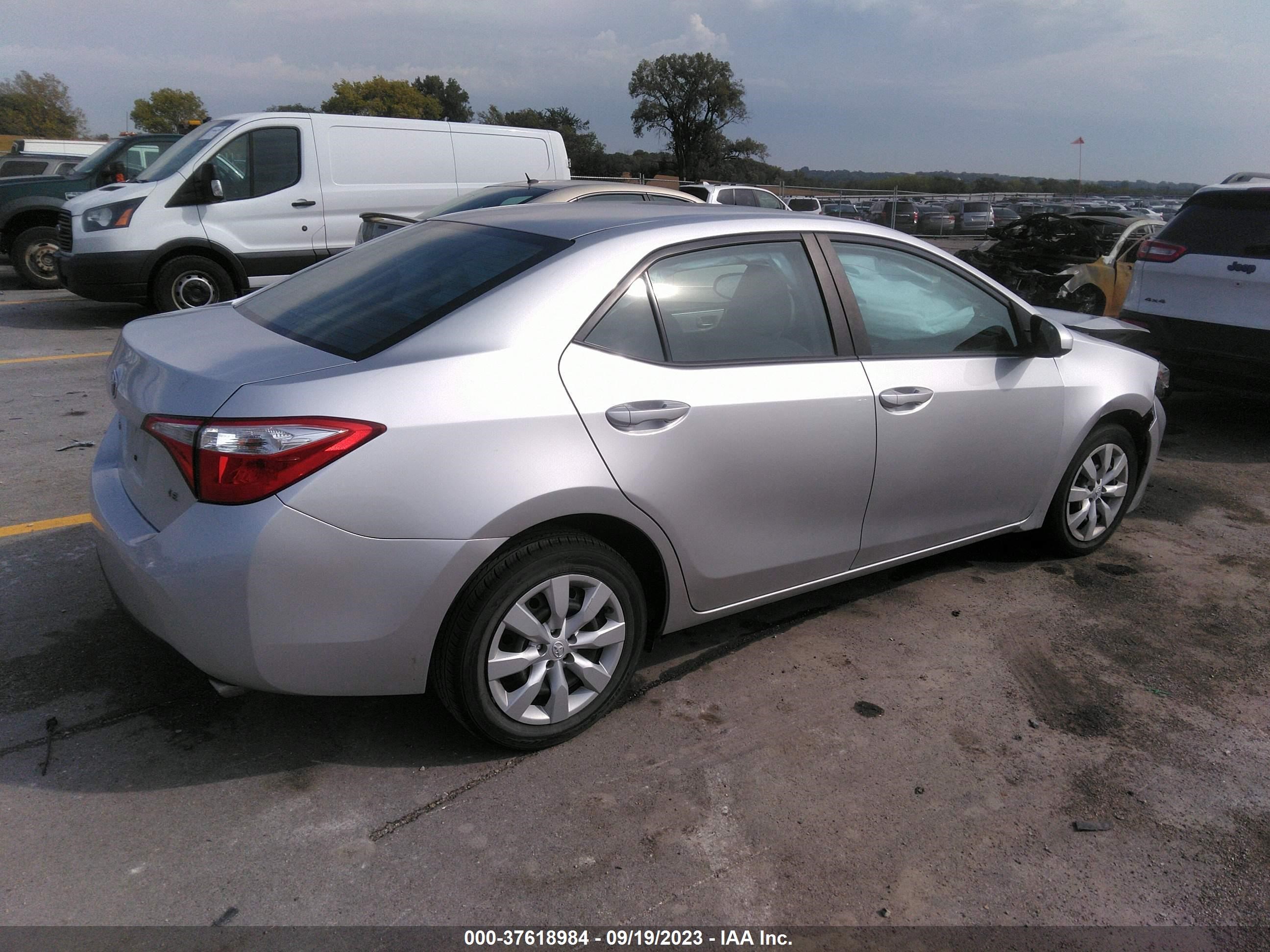 Photo 3 VIN: 2T1BURHE8FC255172 - TOYOTA COROLLA 