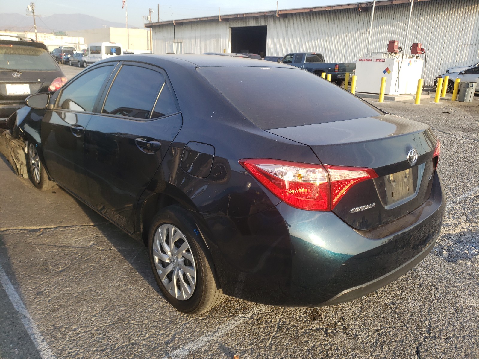 Photo 2 VIN: 2T1BURHE8HC757618 - TOYOTA COROLLA L 