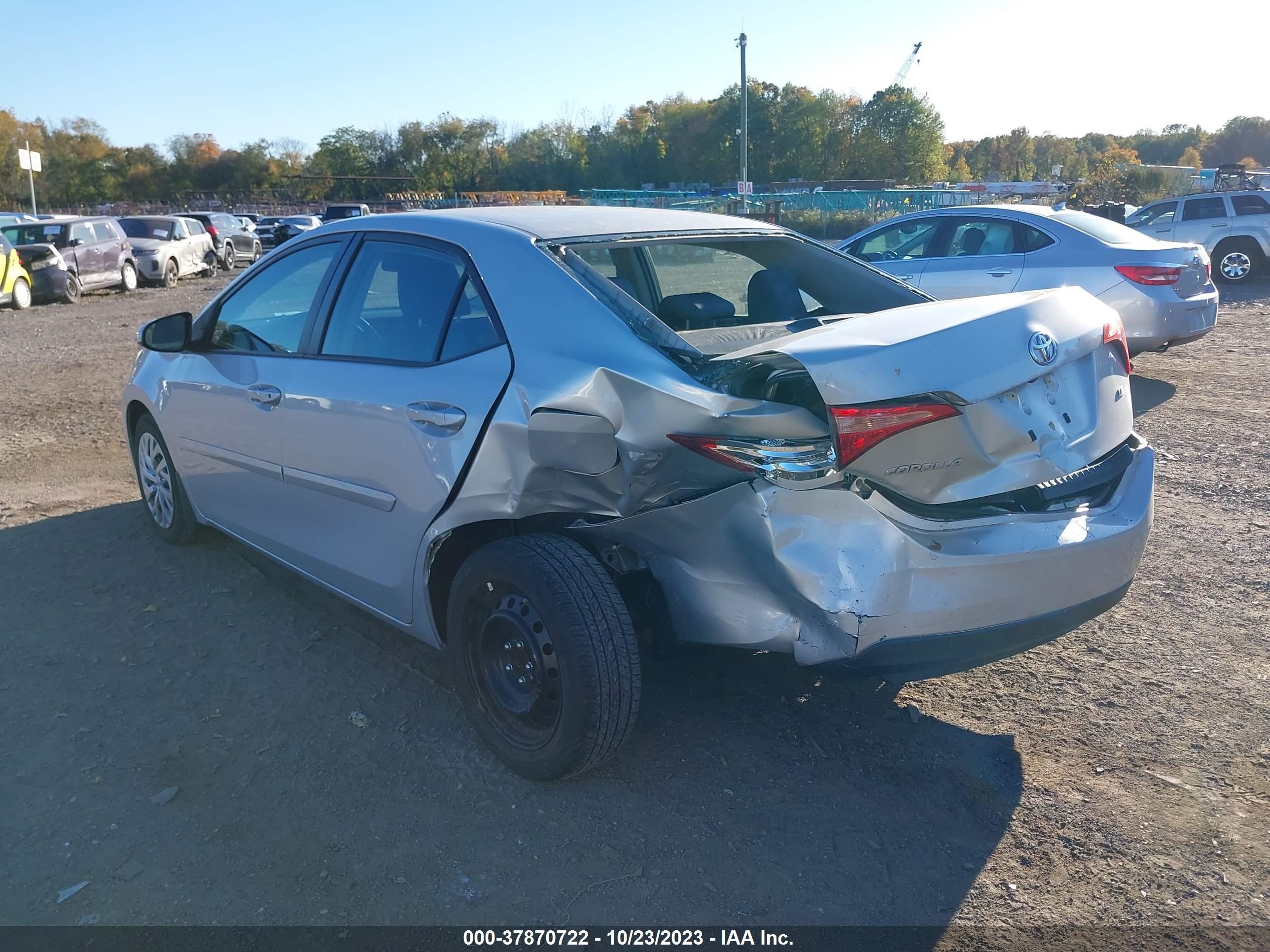 Photo 2 VIN: 2T1BURHE8JC001258 - TOYOTA COROLLA 