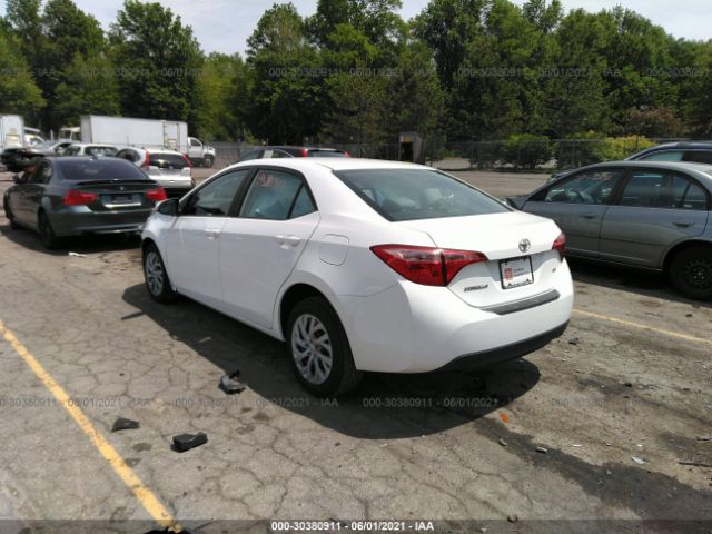 Photo 2 VIN: 2T1BURHE8JC008520 - TOYOTA COROLLA 