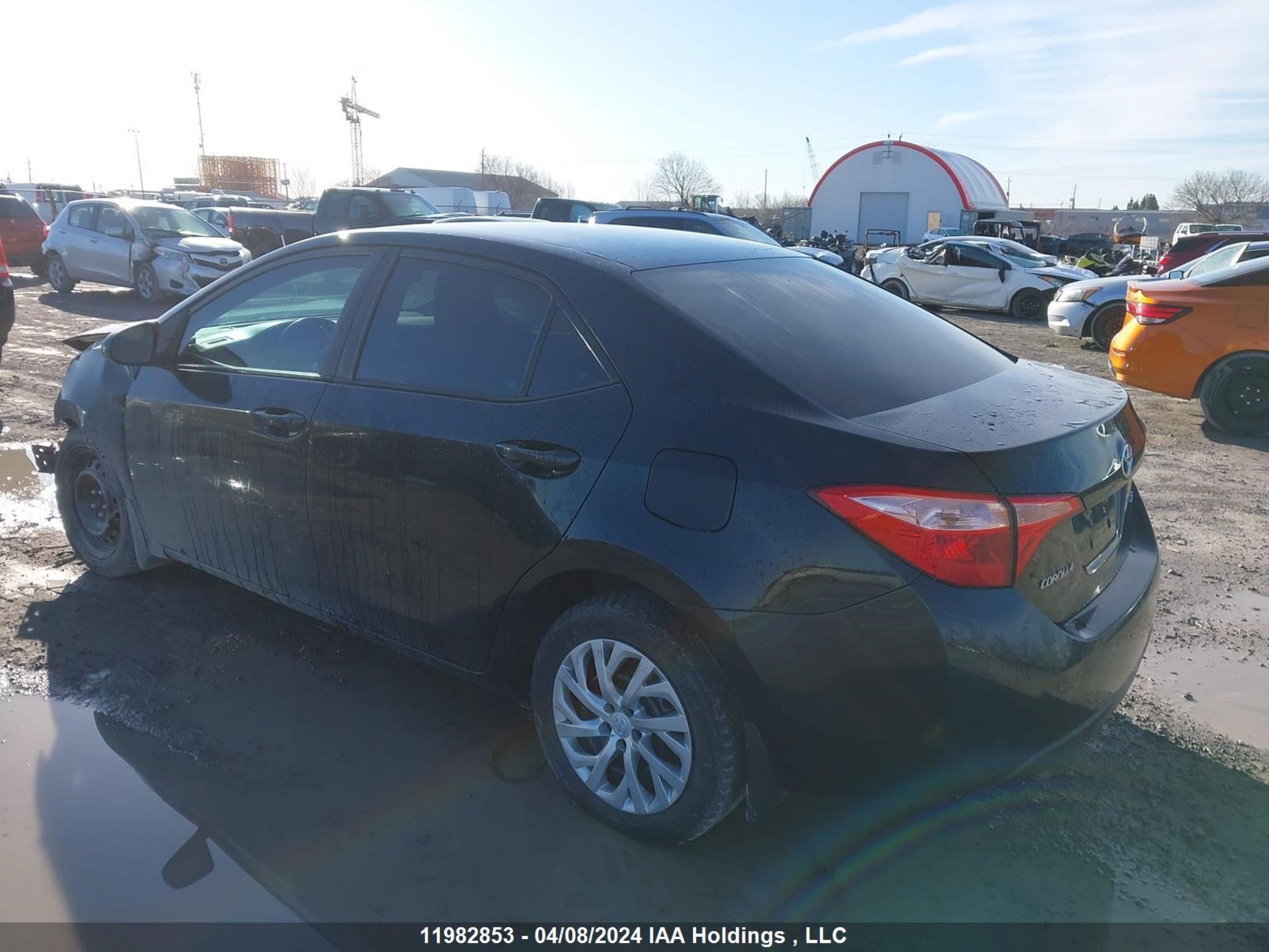 Photo 2 VIN: 2T1BURHE8JC056941 - TOYOTA COROLLA 