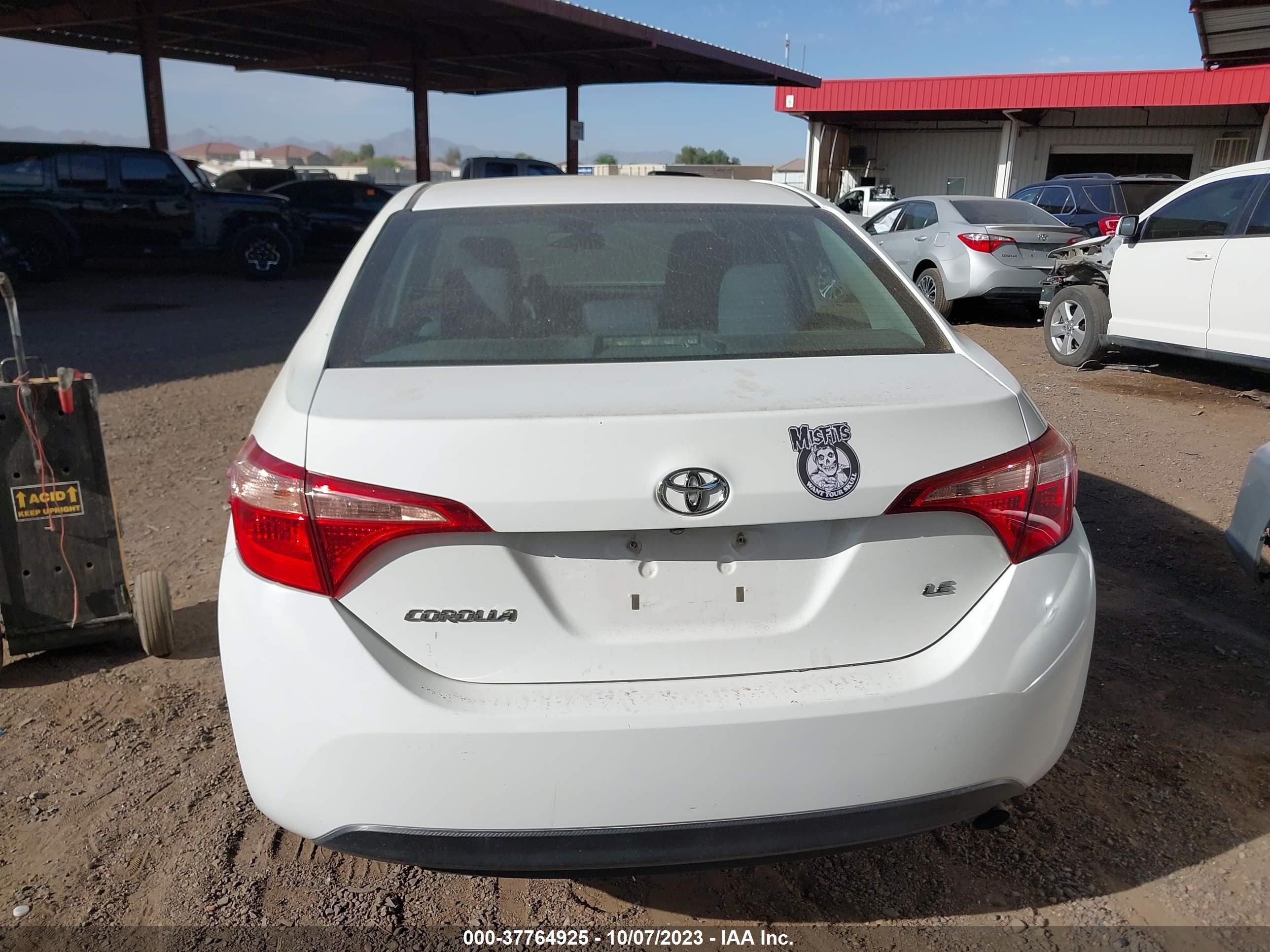 Photo 15 VIN: 2T1BURHE8JC110688 - TOYOTA COROLLA 