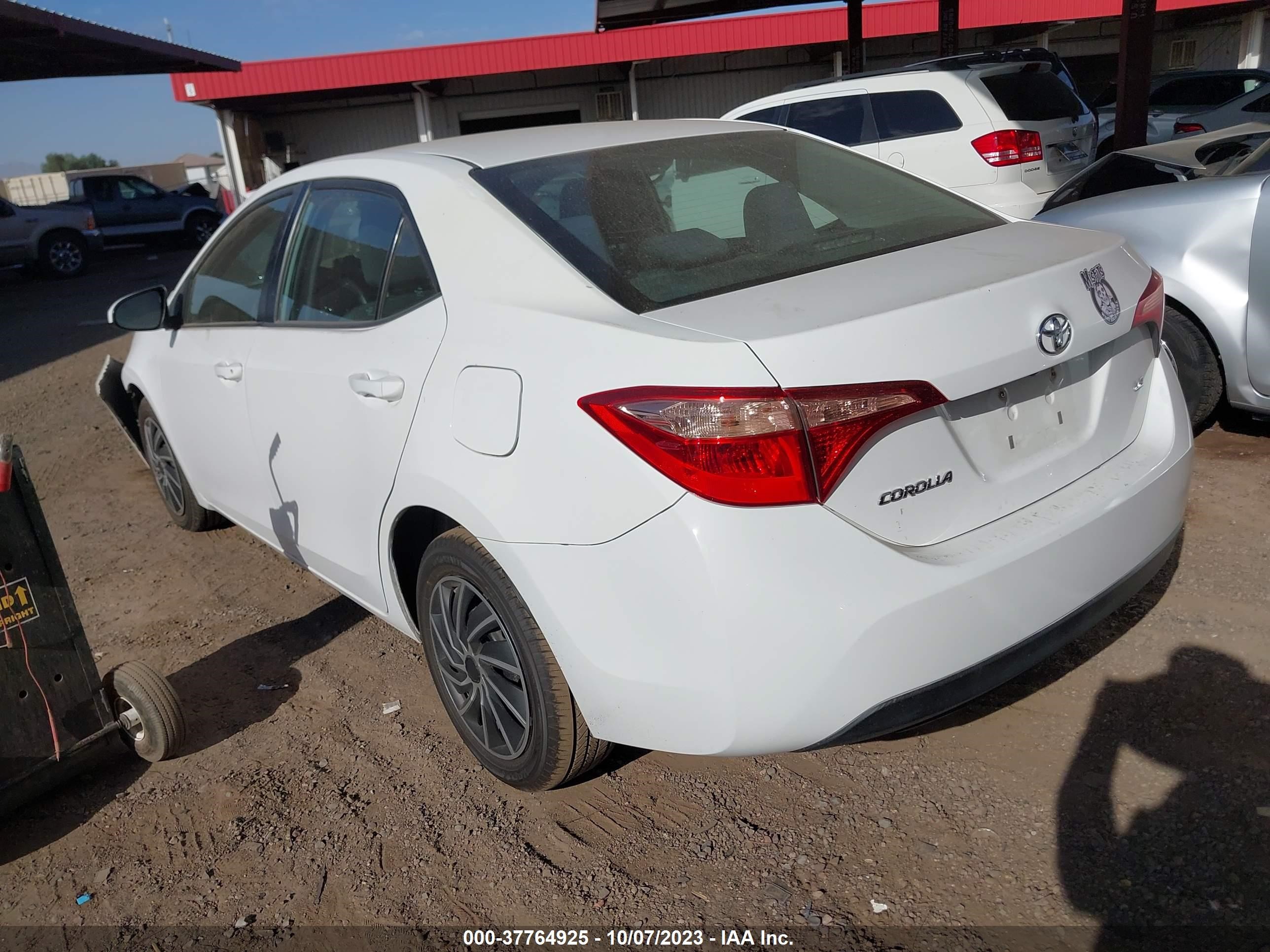 Photo 2 VIN: 2T1BURHE8JC110688 - TOYOTA COROLLA 