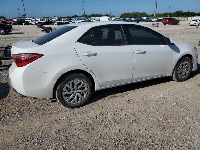 Photo 2 VIN: 2T1BURHE8JC111050 - TOYOTA COROLLA L 