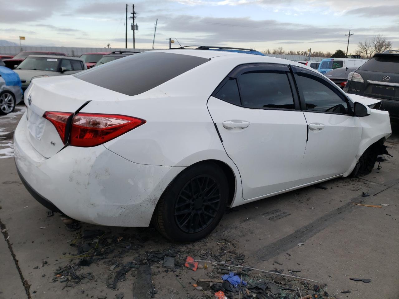 Photo 2 VIN: 2T1BURHE9JC116516 - TOYOTA COROLLA 