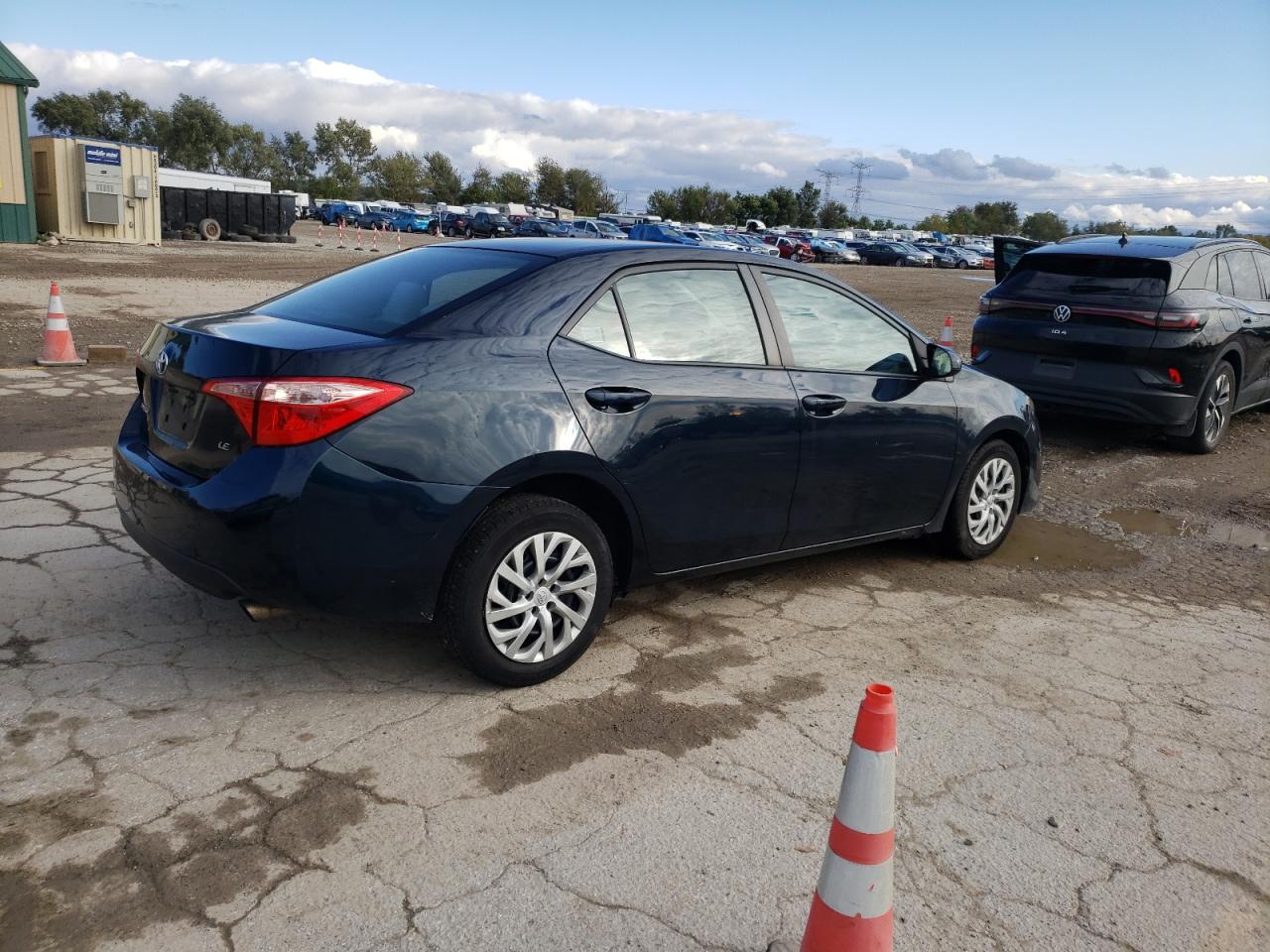 Photo 2 VIN: 2T1BURHEXJC091075 - TOYOTA COROLLA 