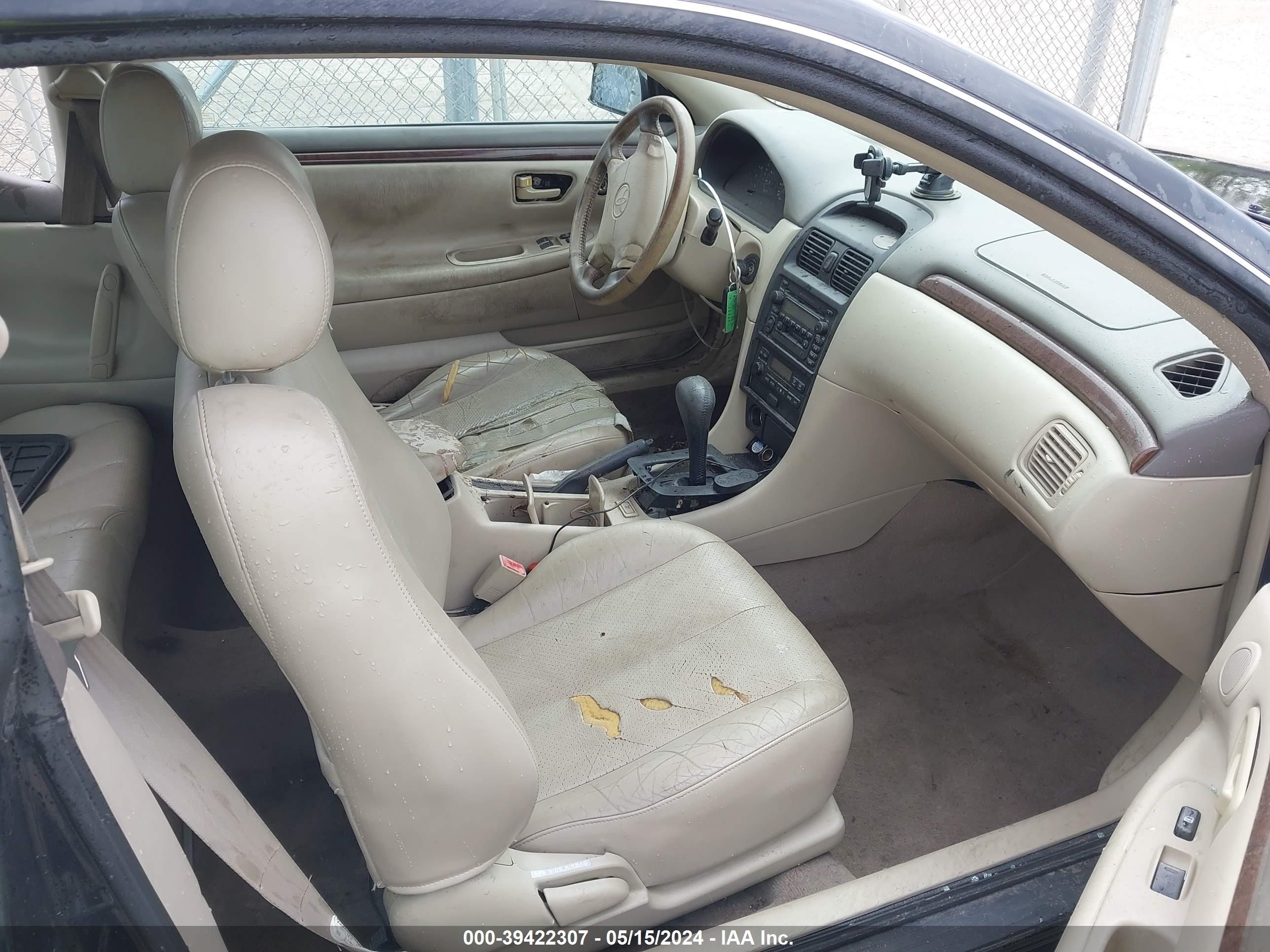 Photo 4 VIN: 2T1CF28P0YC384100 - TOYOTA CAMRY SOLARA 