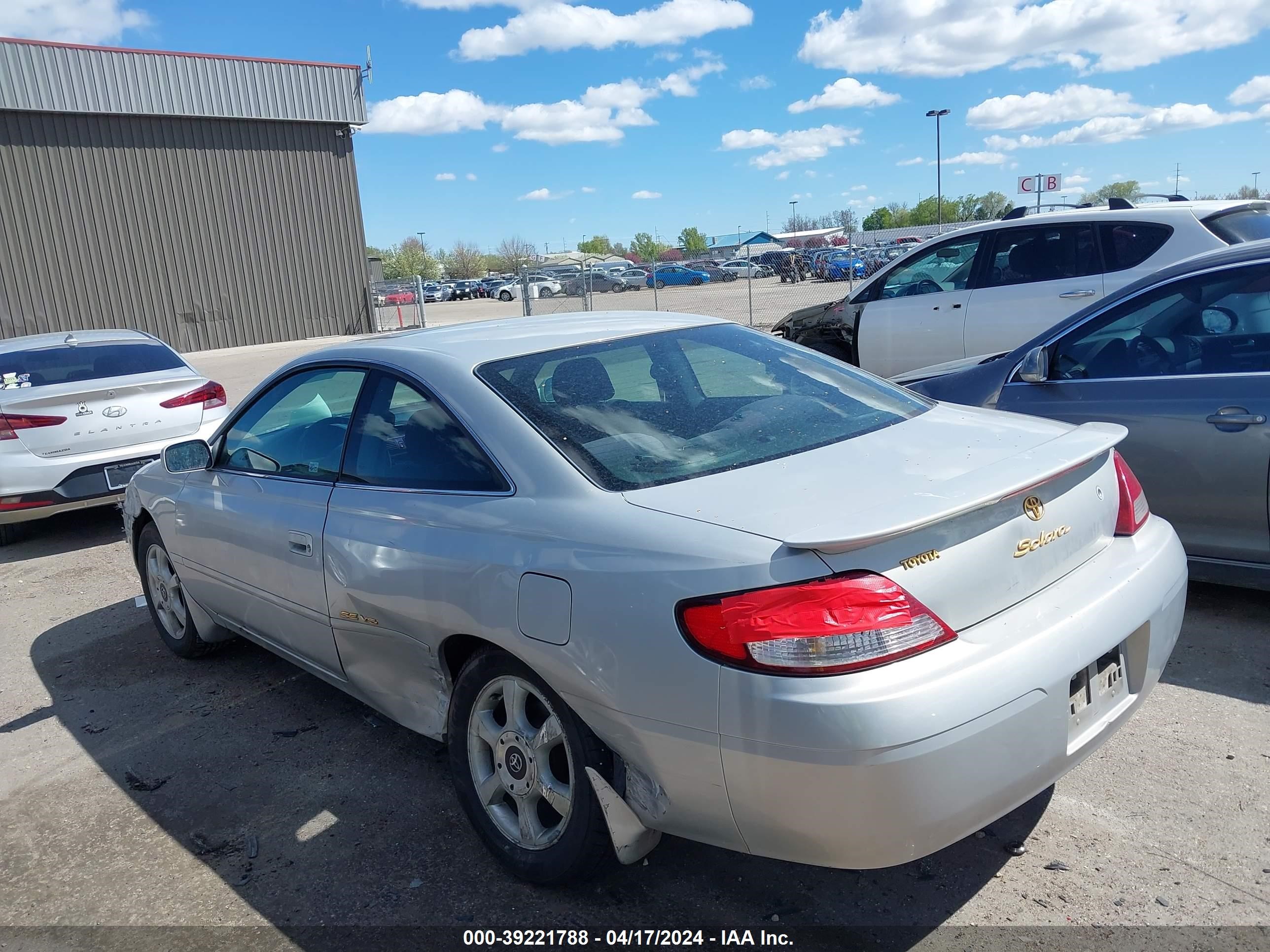 Photo 2 VIN: 2T1CF28P8YC263329 - TOYOTA CAMRY SOLARA 