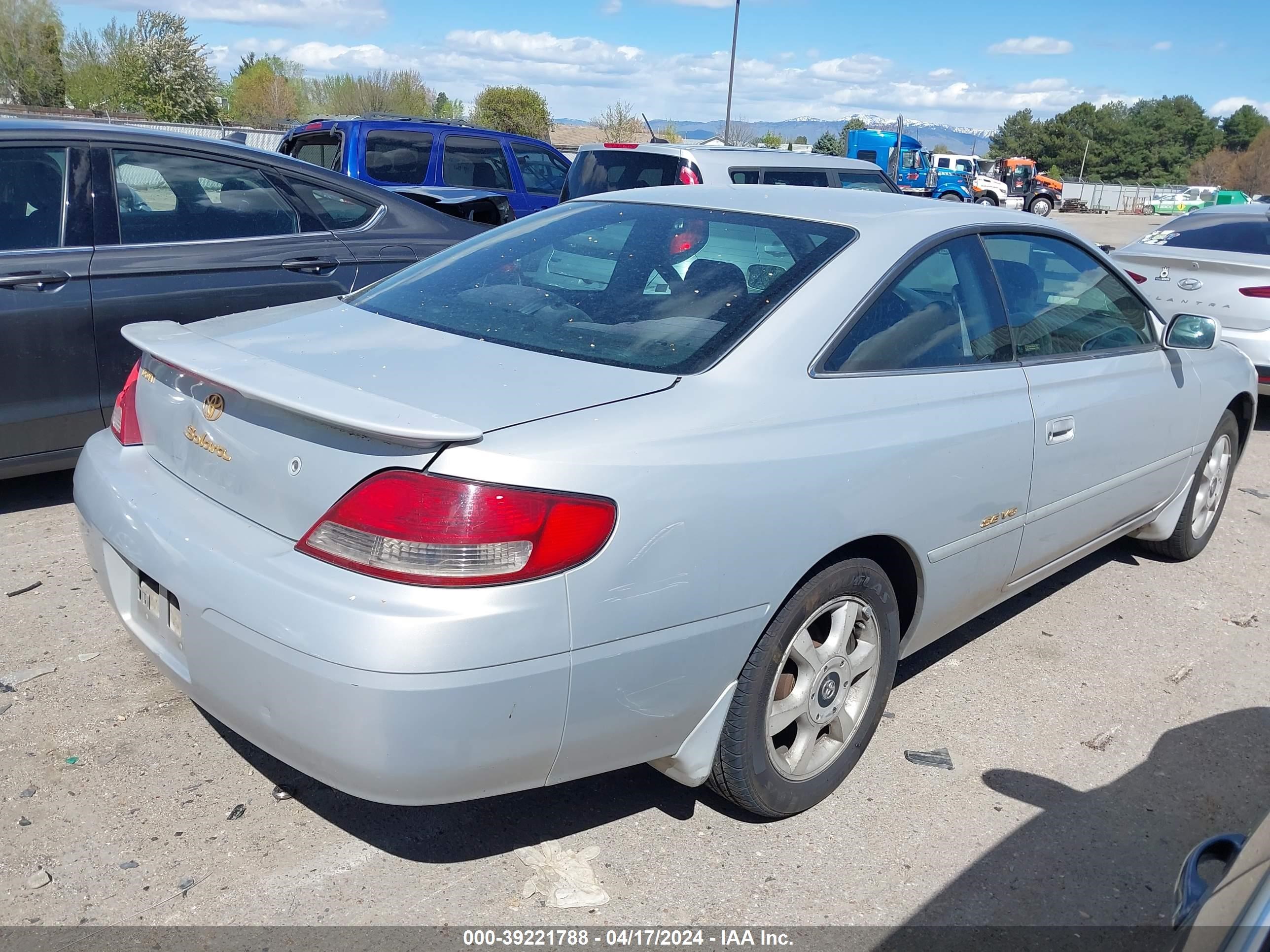 Photo 3 VIN: 2T1CF28P8YC263329 - TOYOTA CAMRY SOLARA 