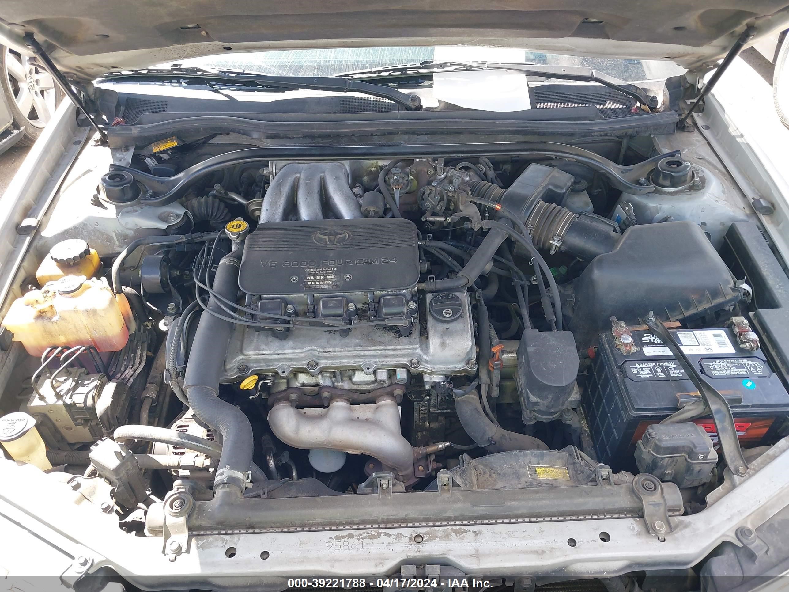 Photo 9 VIN: 2T1CF28P8YC263329 - TOYOTA CAMRY SOLARA 