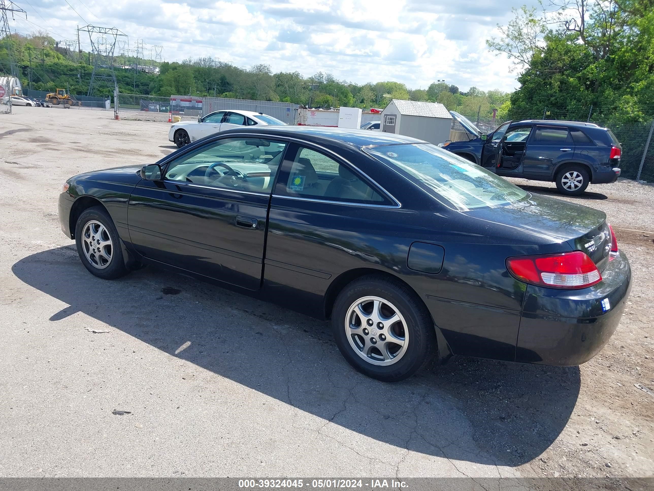 Photo 2 VIN: 2T1CG22P4YC328263 - TOYOTA CAMRY SOLARA 