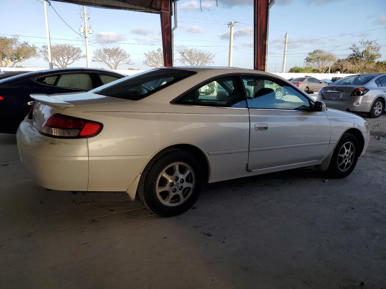 Photo 2 VIN: 2T1CG22P5YC401401 - TOYOTA CAMRY SOLARA 