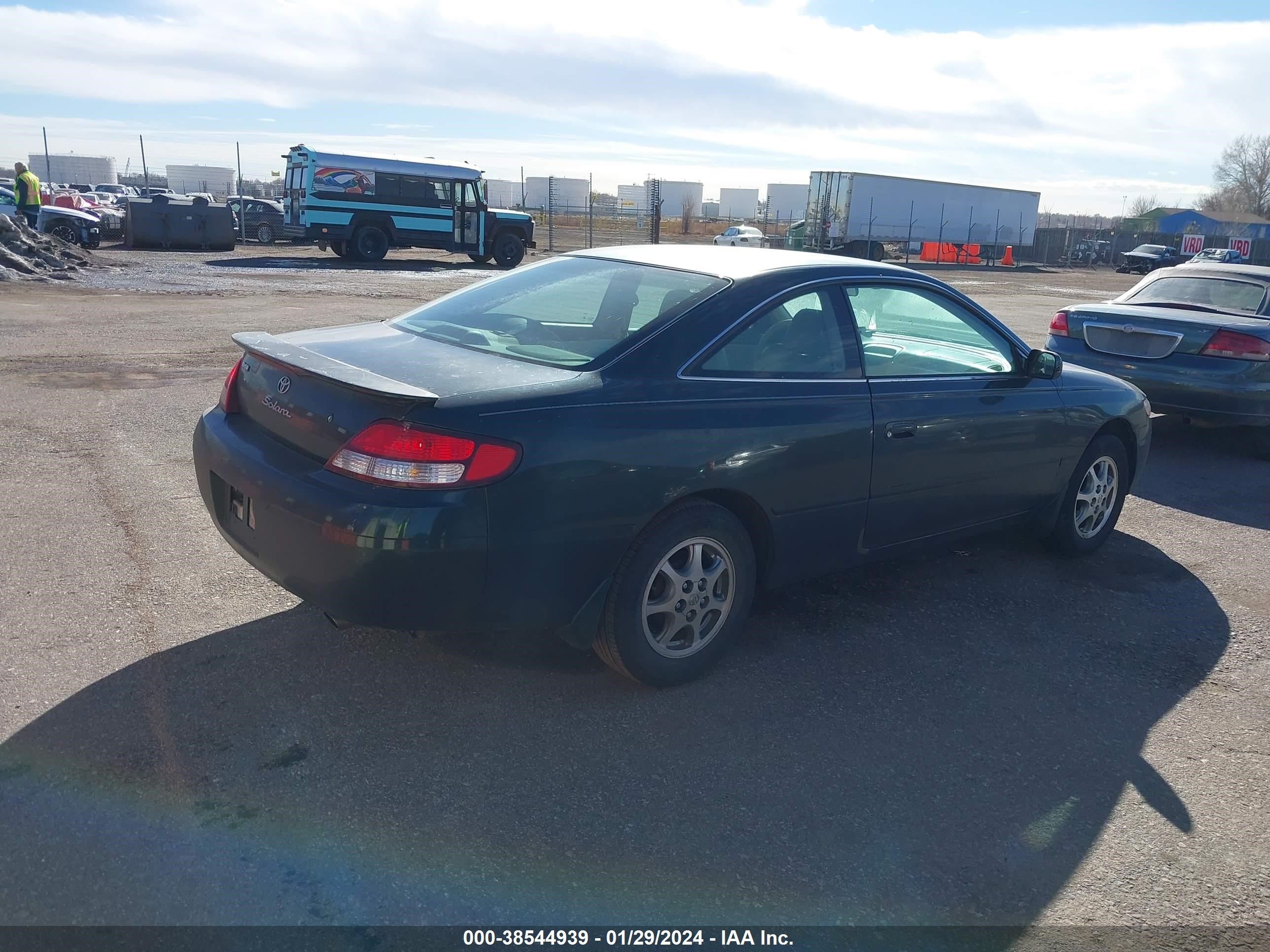 Photo 3 VIN: 2T1CG22P8XC184666 - TOYOTA CAMRY SOLARA 