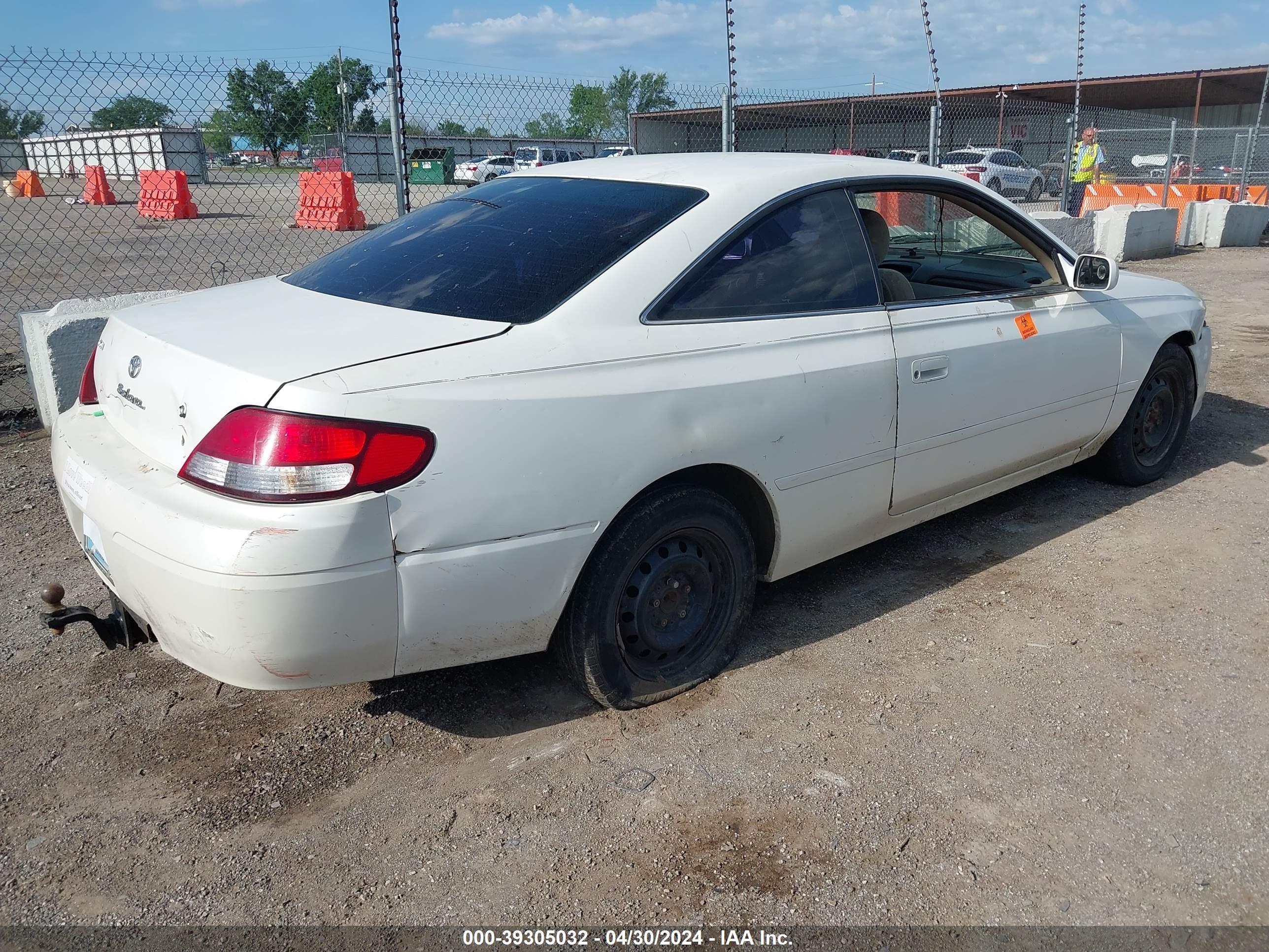 Photo 3 VIN: 2T1CG22P8YC333708 - TOYOTA CAMRY SOLARA 