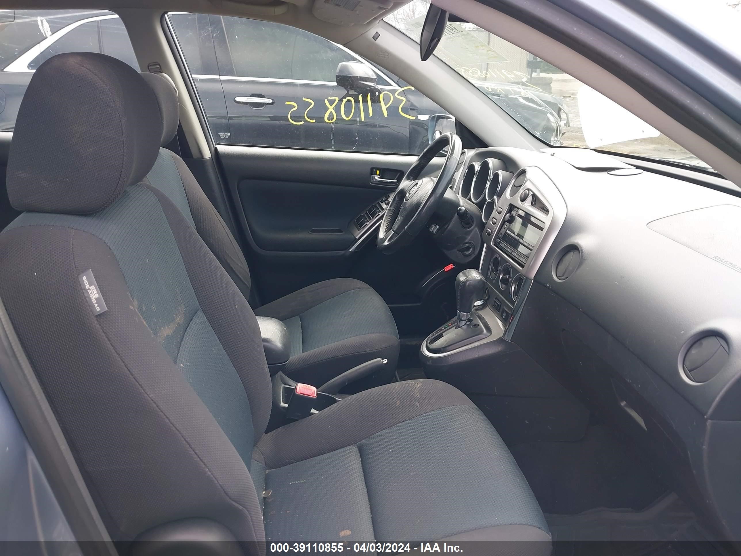 Photo 4 VIN: 2T1KR30E28C703239 - TOYOTA MATRIX 