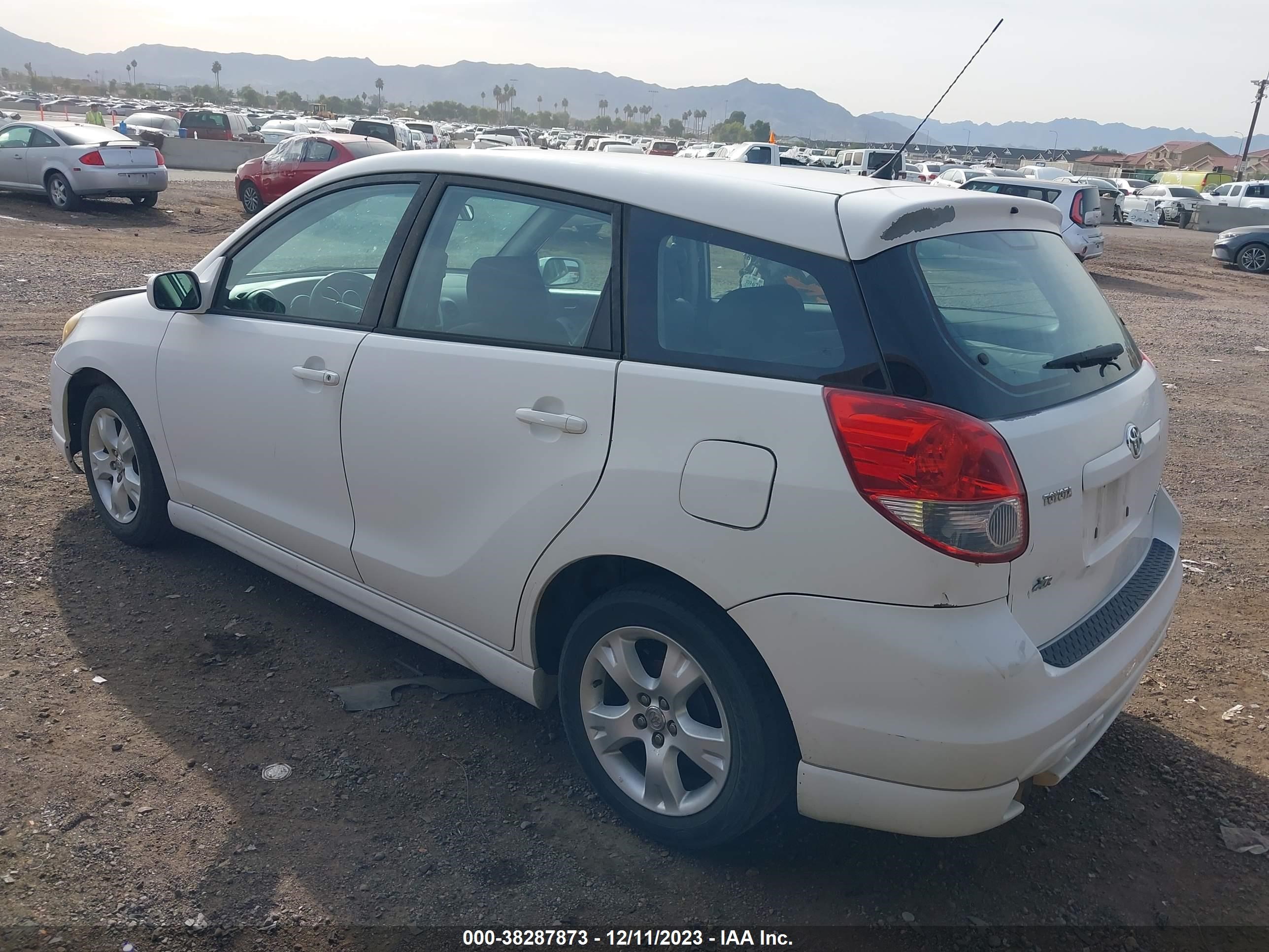 Photo 2 VIN: 2T1KR30E36C613336 - TOYOTA MATRIX 