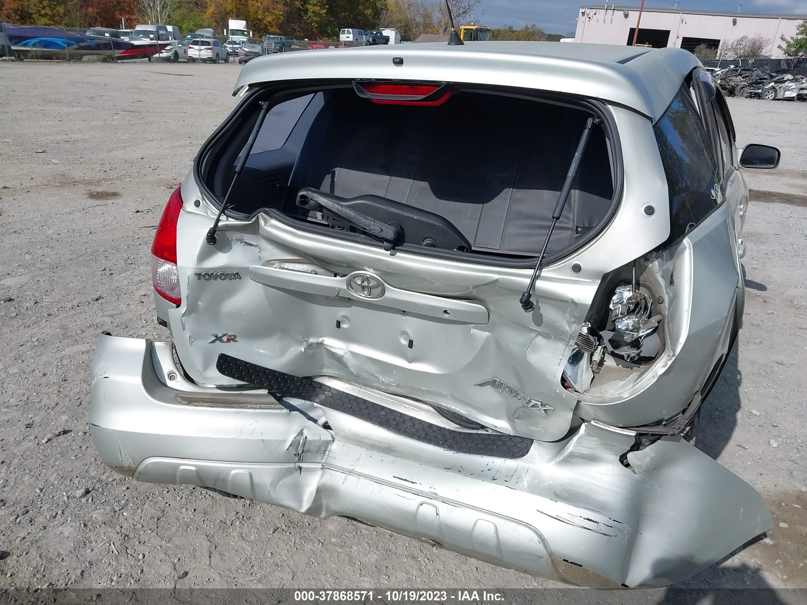 Photo 5 VIN: 2T1KR32E03C057902 - TOYOTA MATRIX 