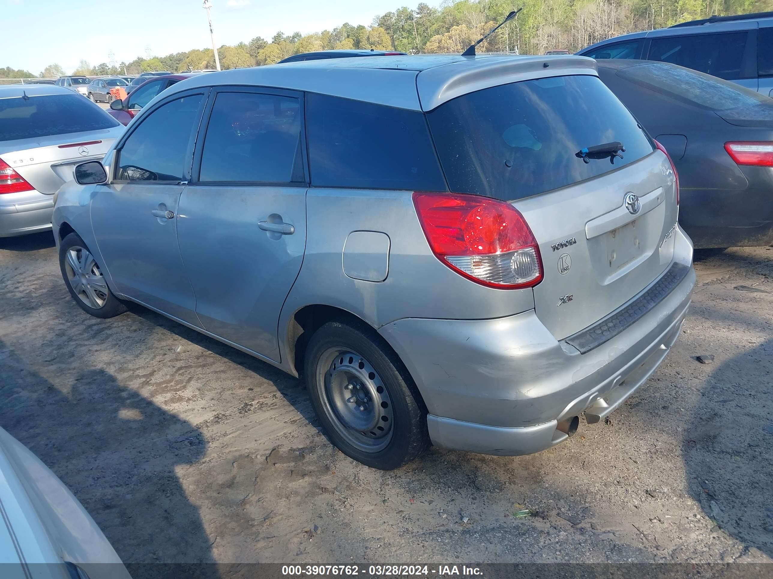 Photo 2 VIN: 2T1KR32E05C430780 - TOYOTA MATRIX 