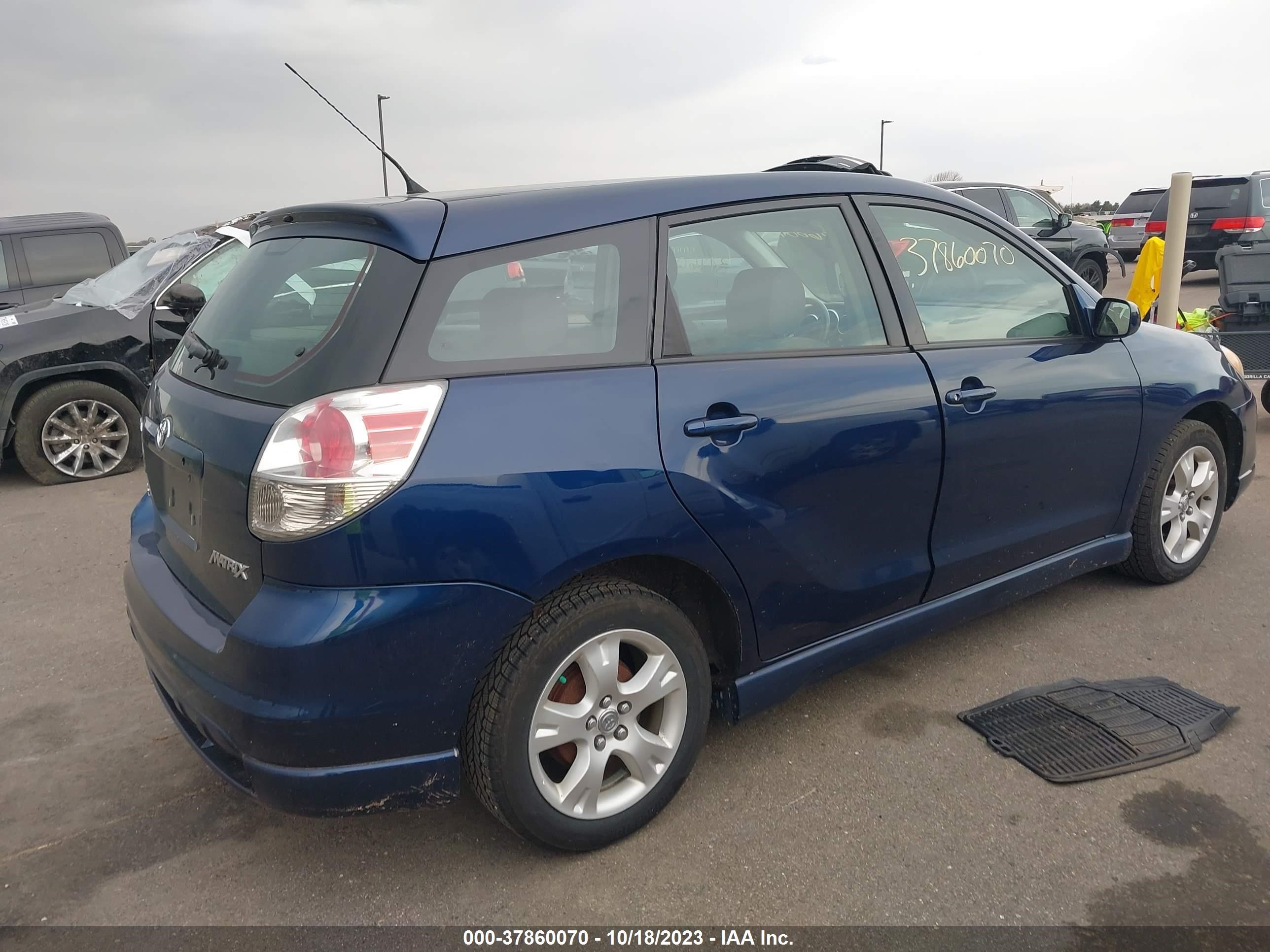 Photo 3 VIN: 2T1KR32E07C635096 - TOYOTA MATRIX 