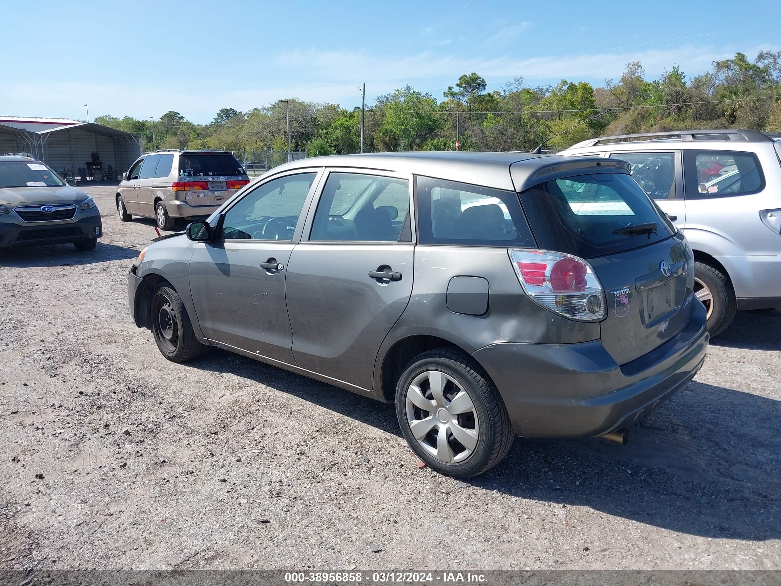 Photo 2 VIN: 2T1KR32E08C715533 - TOYOTA MATRIX 