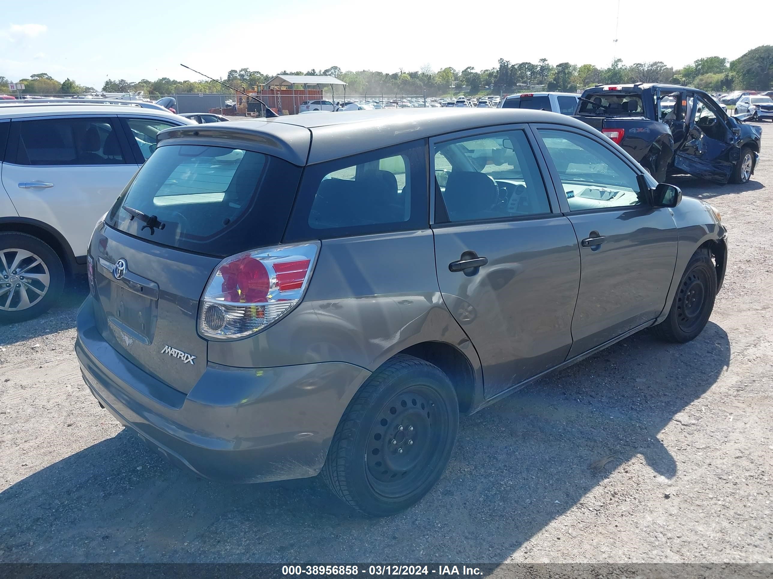 Photo 3 VIN: 2T1KR32E08C715533 - TOYOTA MATRIX 