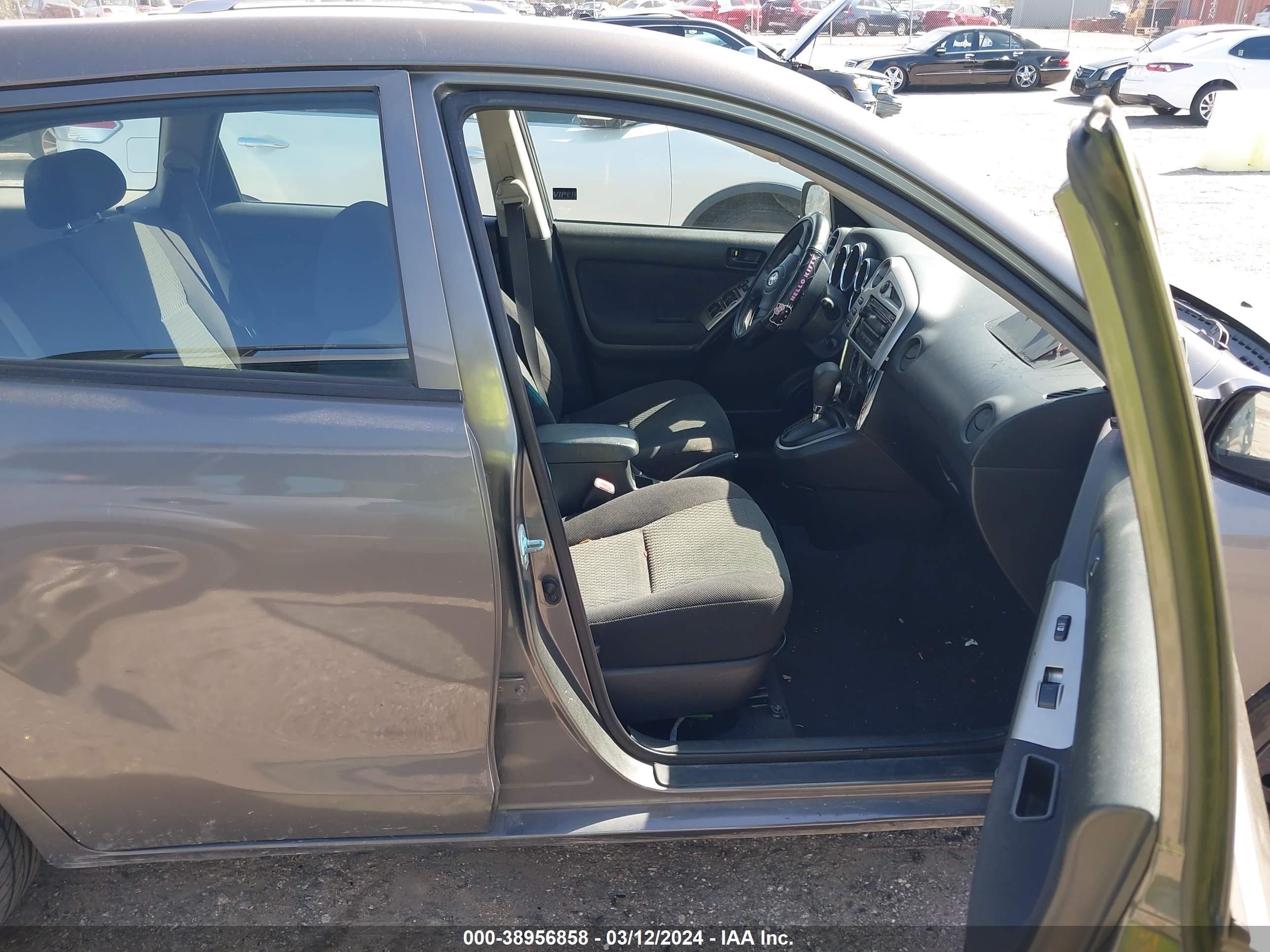 Photo 4 VIN: 2T1KR32E08C715533 - TOYOTA MATRIX 