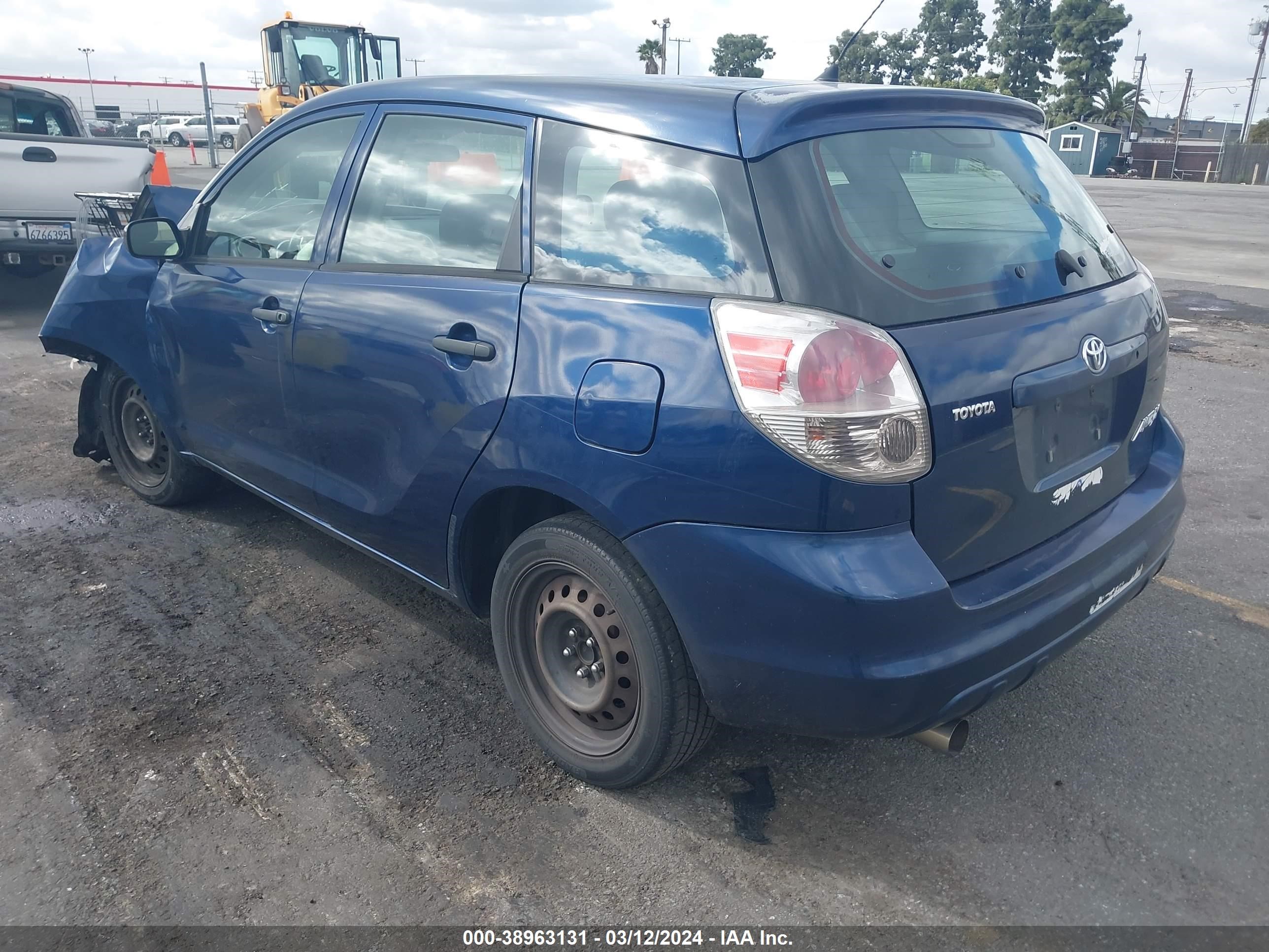 Photo 2 VIN: 2T1KR32E15C382206 - TOYOTA MATRIX 