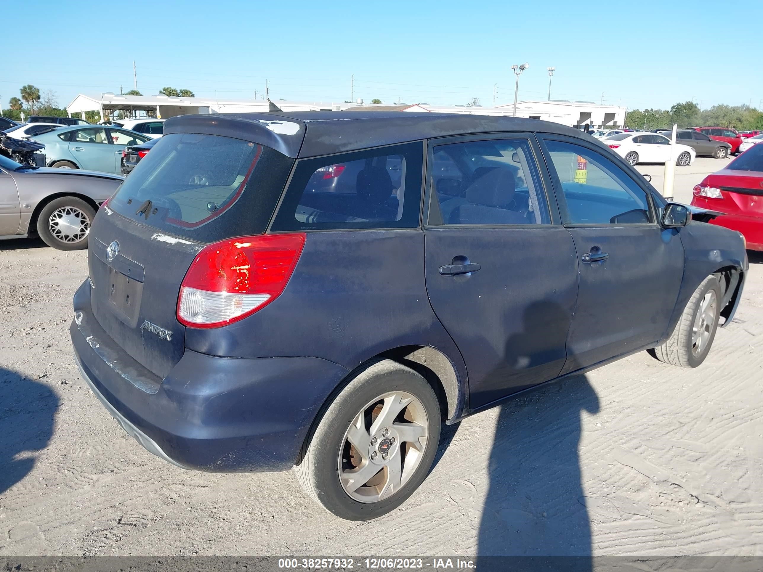 Photo 3 VIN: 2T1KR32E16C575893 - TOYOTA MATRIX 