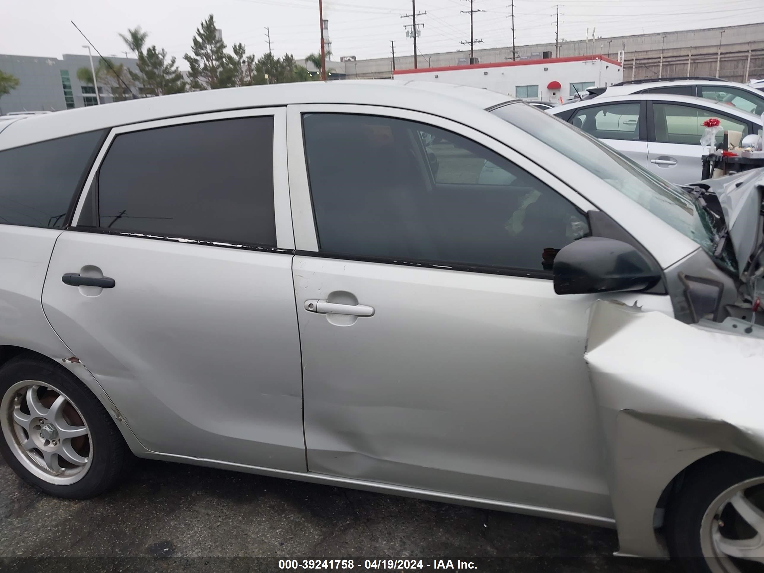 Photo 12 VIN: 2T1KR32E24C170266 - TOYOTA MATRIX 