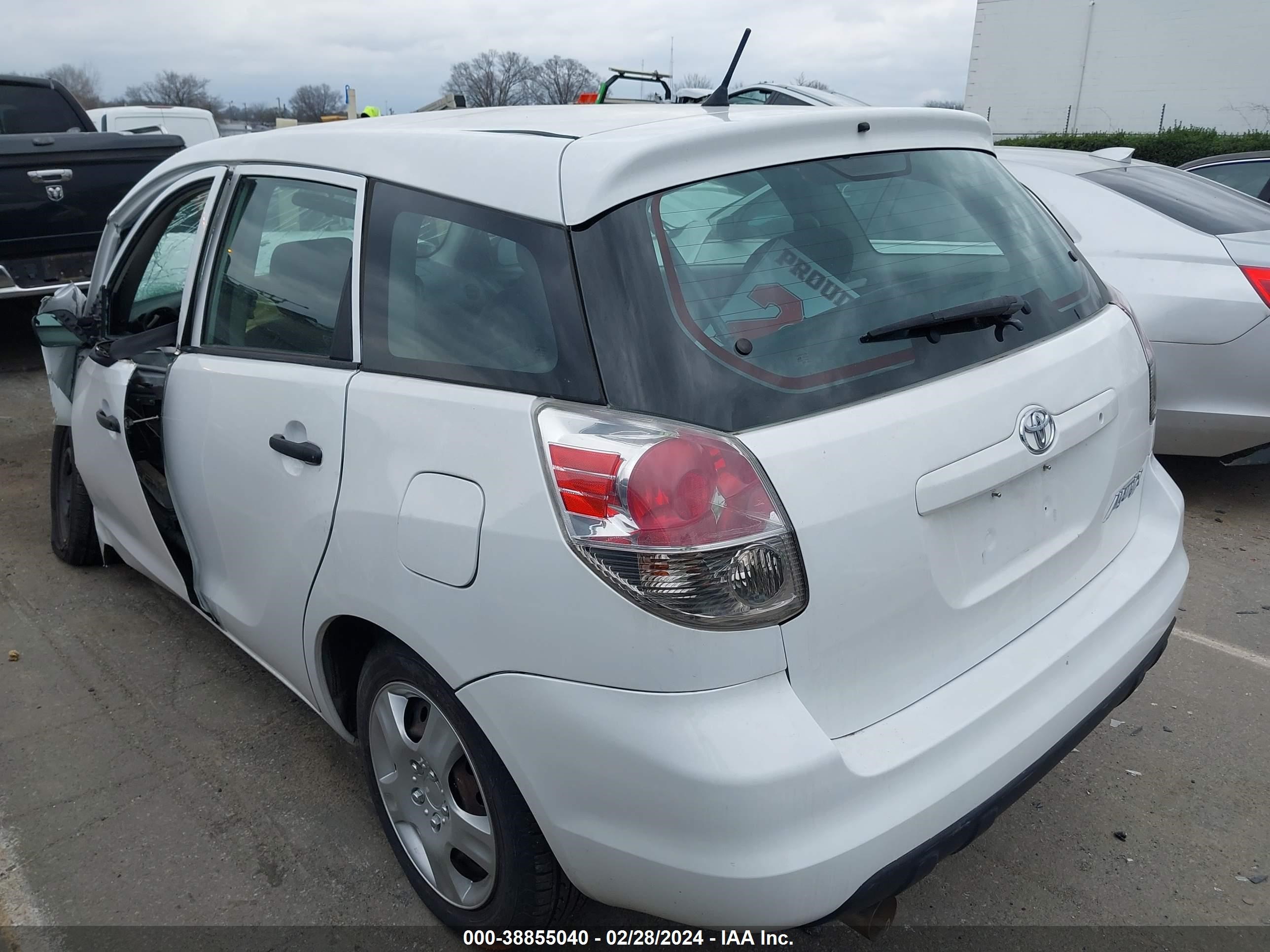 Photo 2 VIN: 2T1KR32E26C605421 - TOYOTA MATRIX 