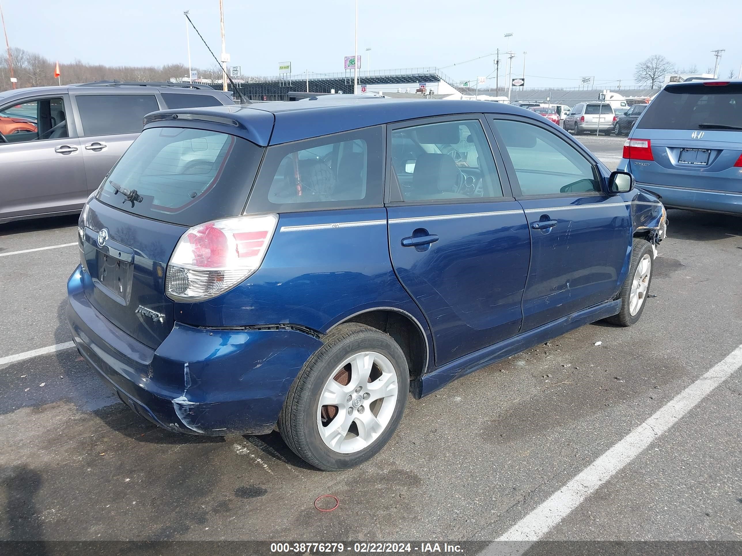 Photo 3 VIN: 2T1KR32E27C627534 - TOYOTA MATRIX 