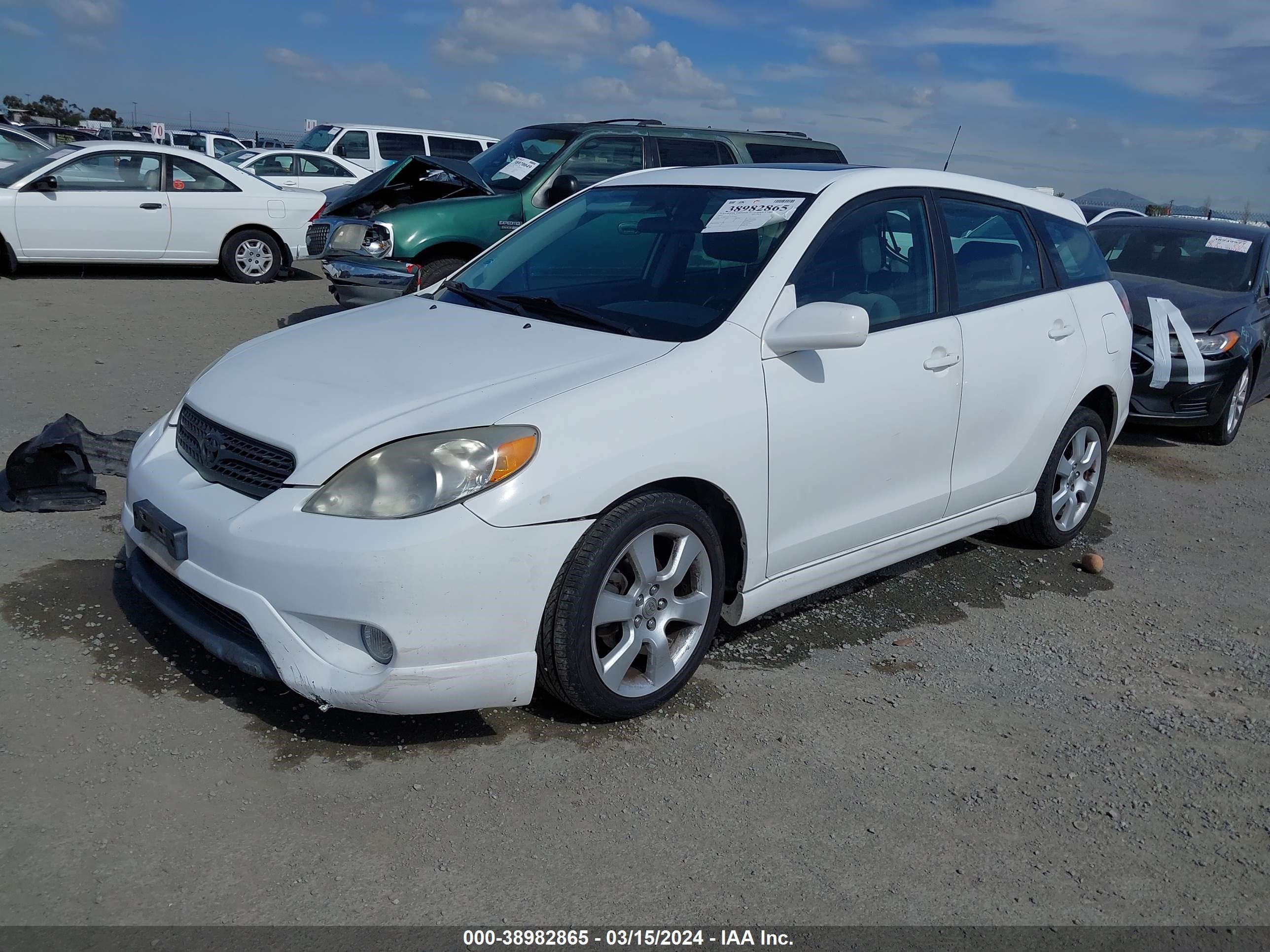 Photo 1 VIN: 2T1KR32E27C656192 - TOYOTA MATRIX 