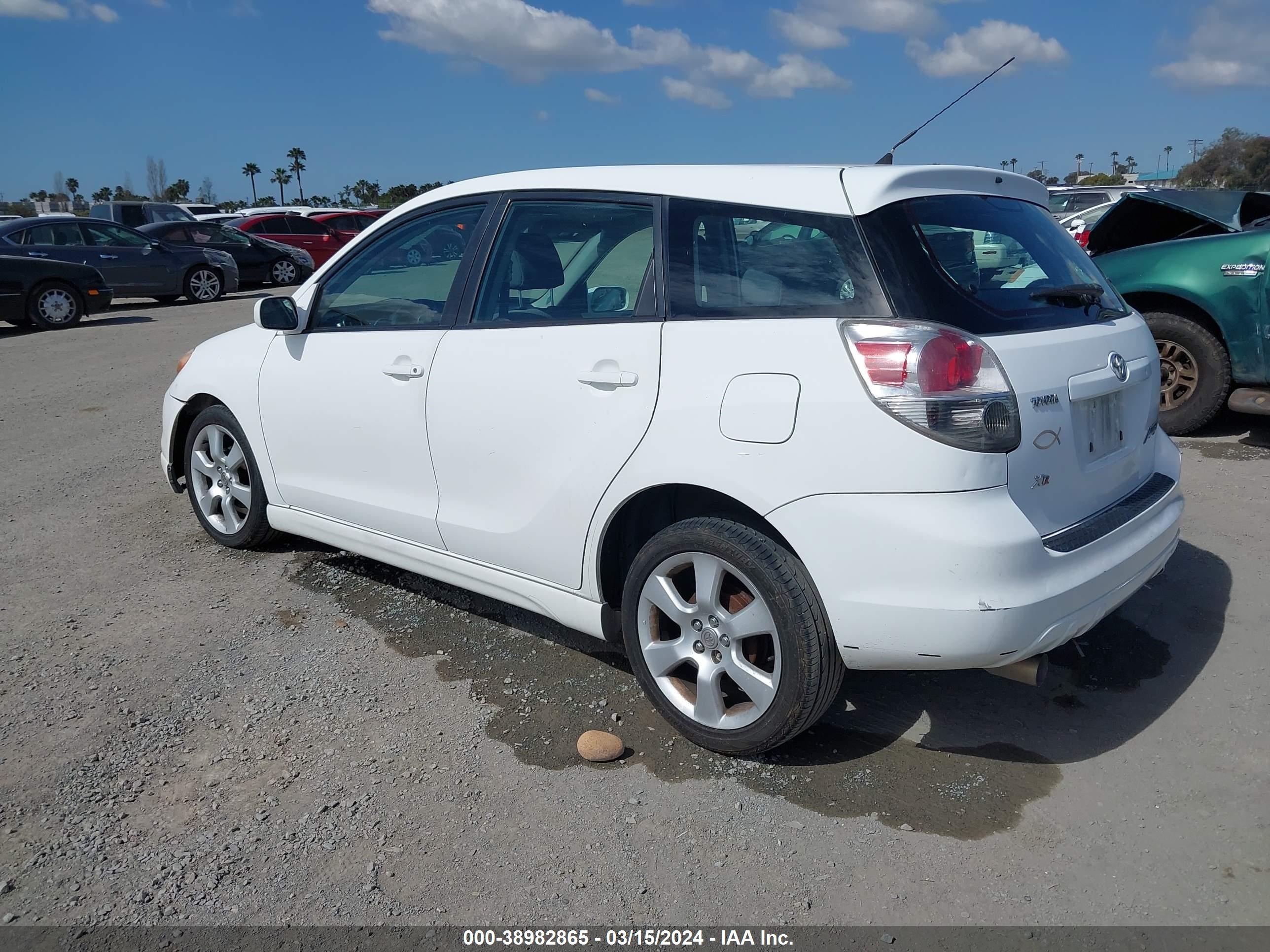 Photo 2 VIN: 2T1KR32E27C656192 - TOYOTA MATRIX 