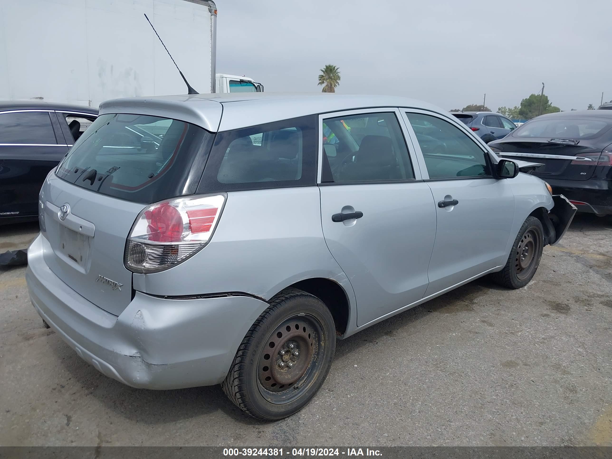 Photo 3 VIN: 2T1KR32E28C708406 - TOYOTA MATRIX 