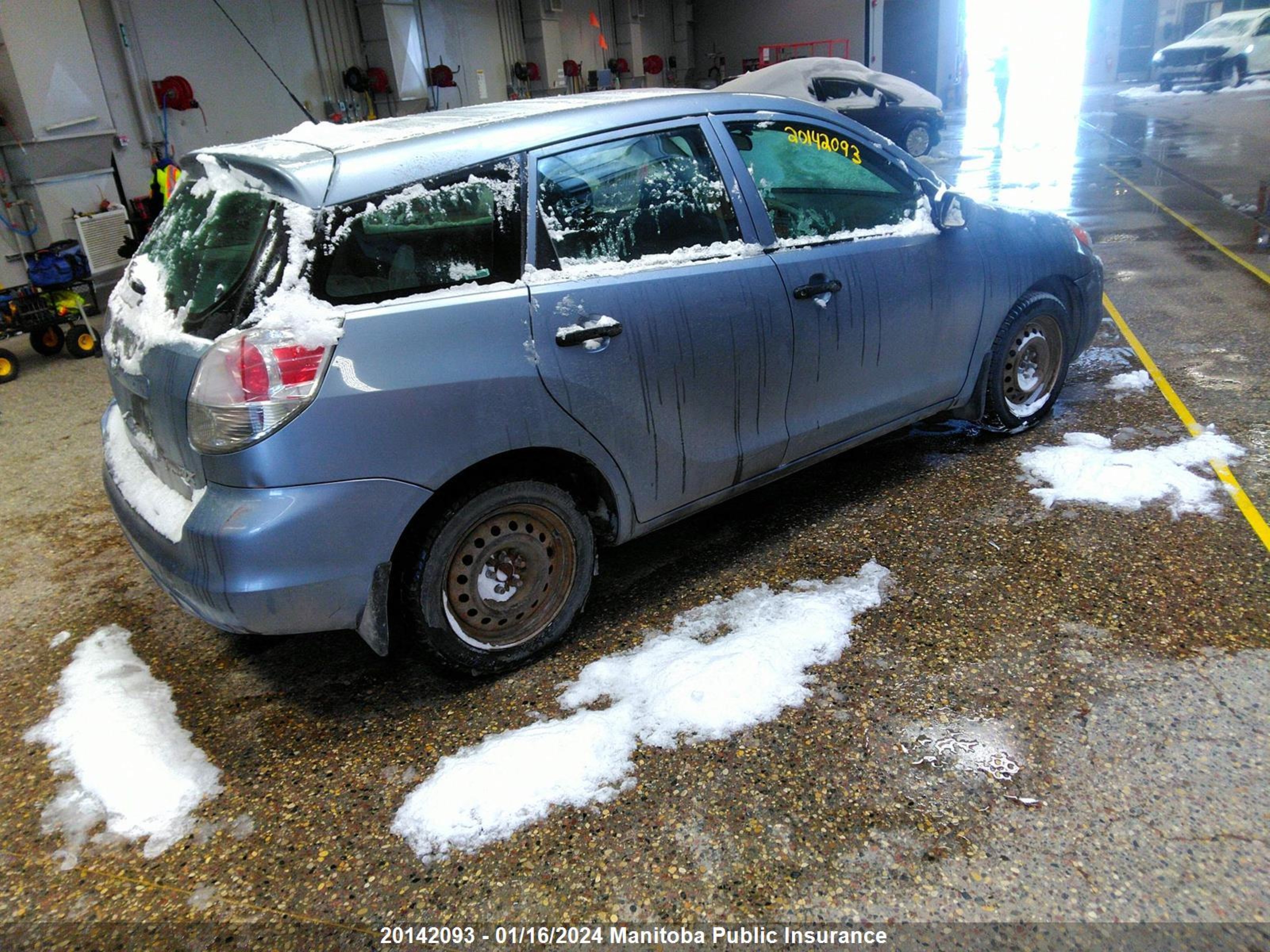 Photo 3 VIN: 2T1KR32E28C719535 - TOYOTA MATRIX 