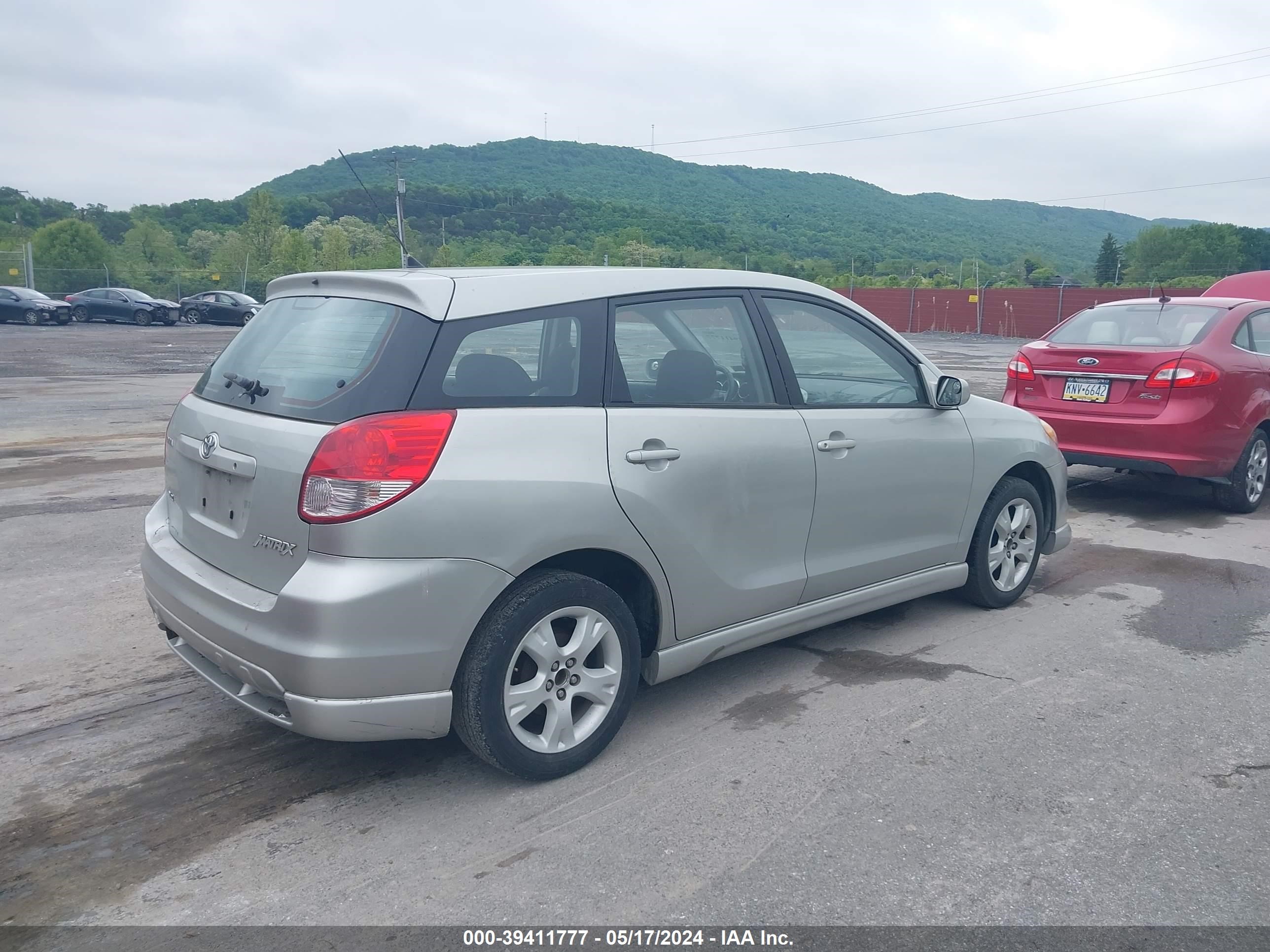 Photo 3 VIN: 2T1KR32E33C018074 - TOYOTA MATRIX 