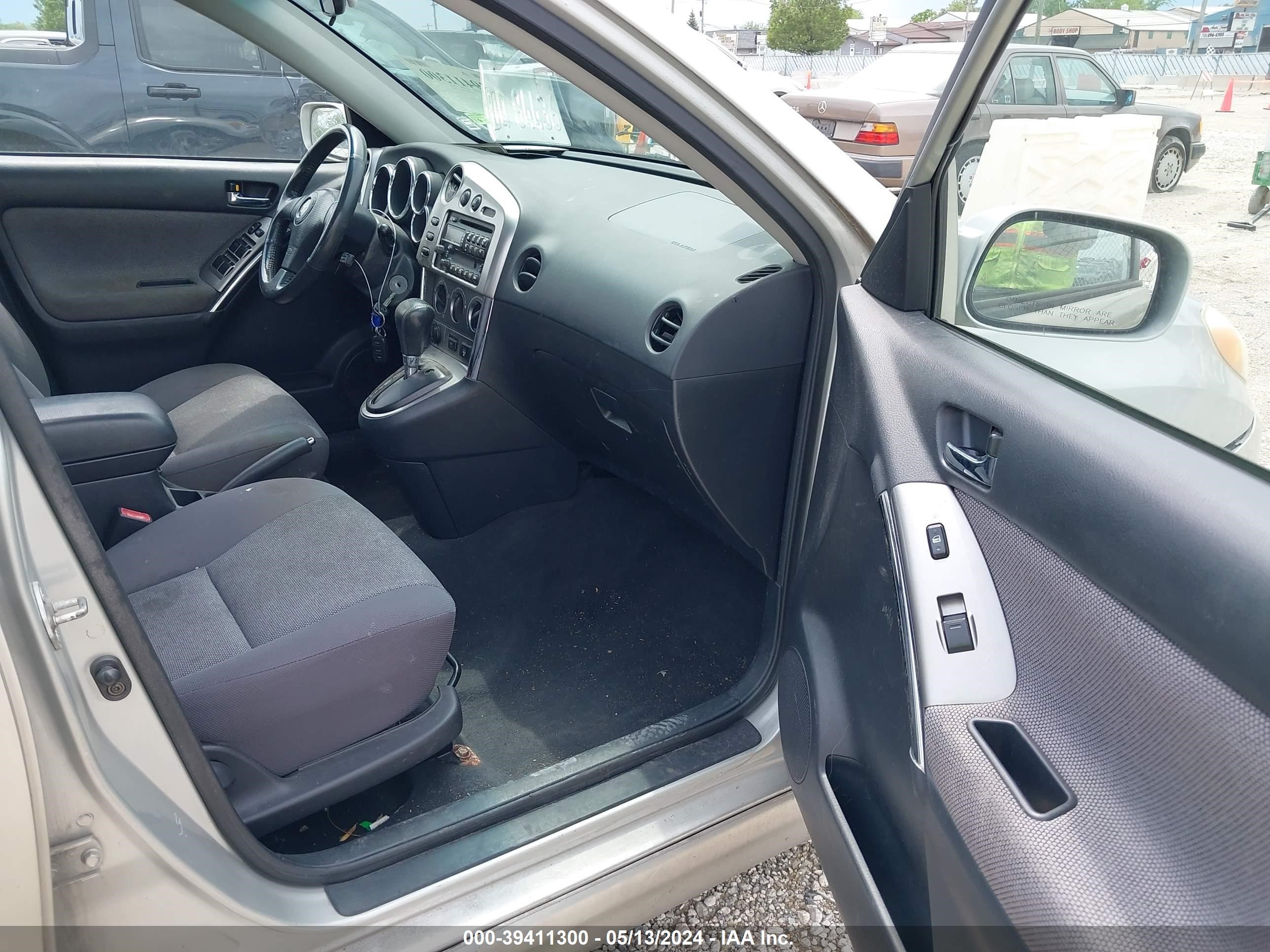 Photo 4 VIN: 2T1KR32E33C105201 - TOYOTA MATRIX 