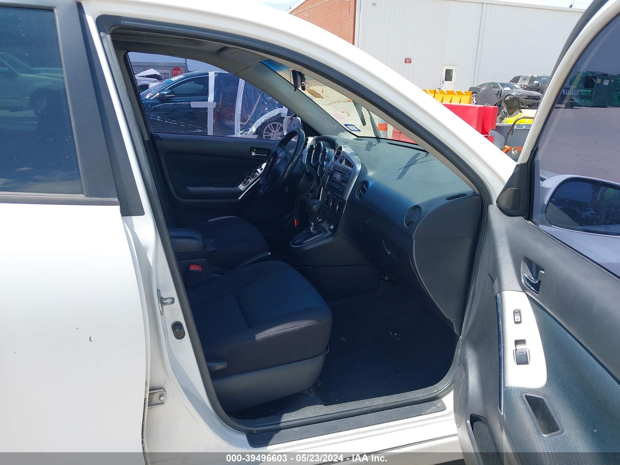 Photo 4 VIN: 2T1KR32E35C433852 - TOYOTA MATRIX 