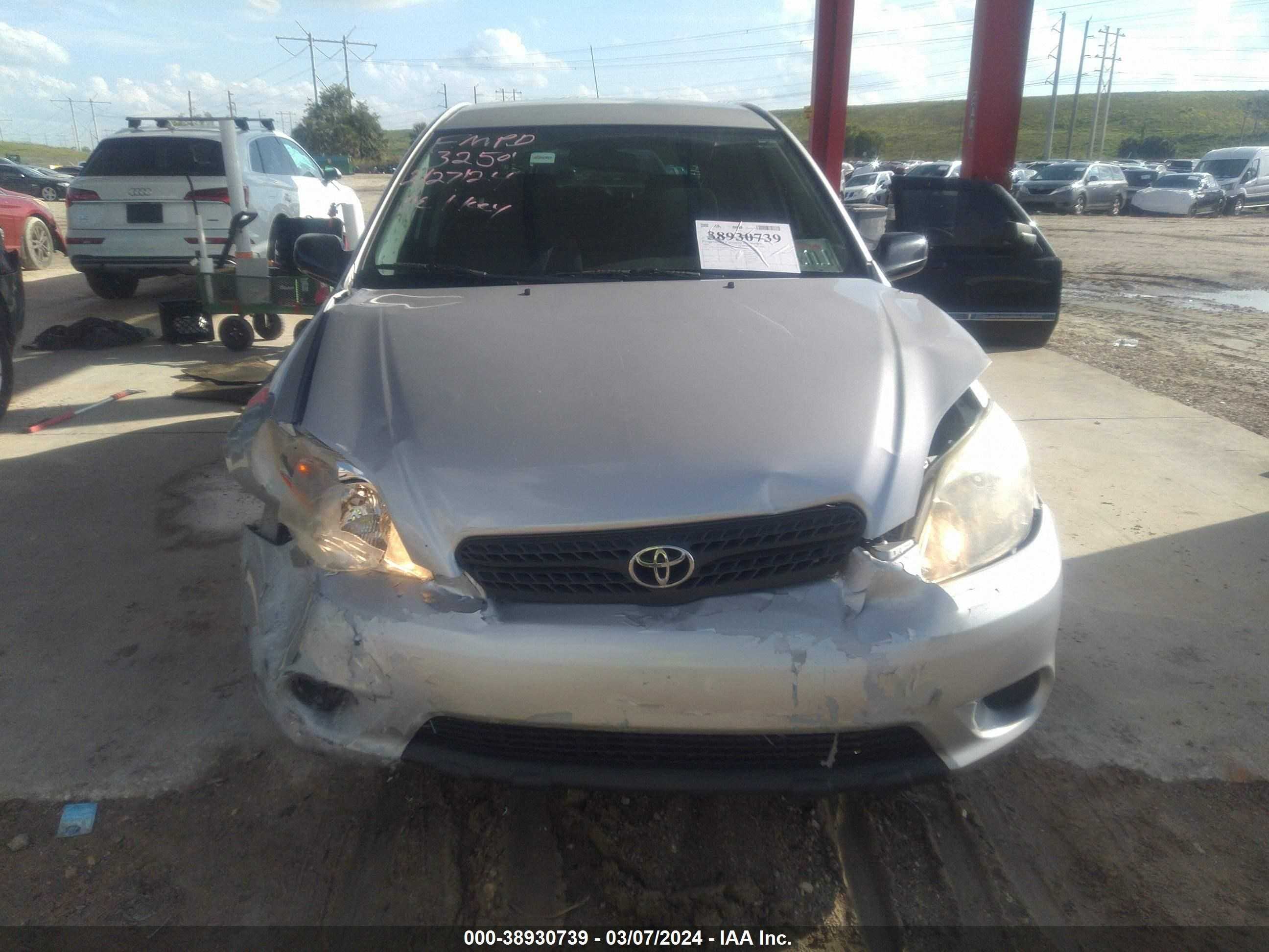 Photo 11 VIN: 2T1KR32E35C480038 - TOYOTA MATRIX 